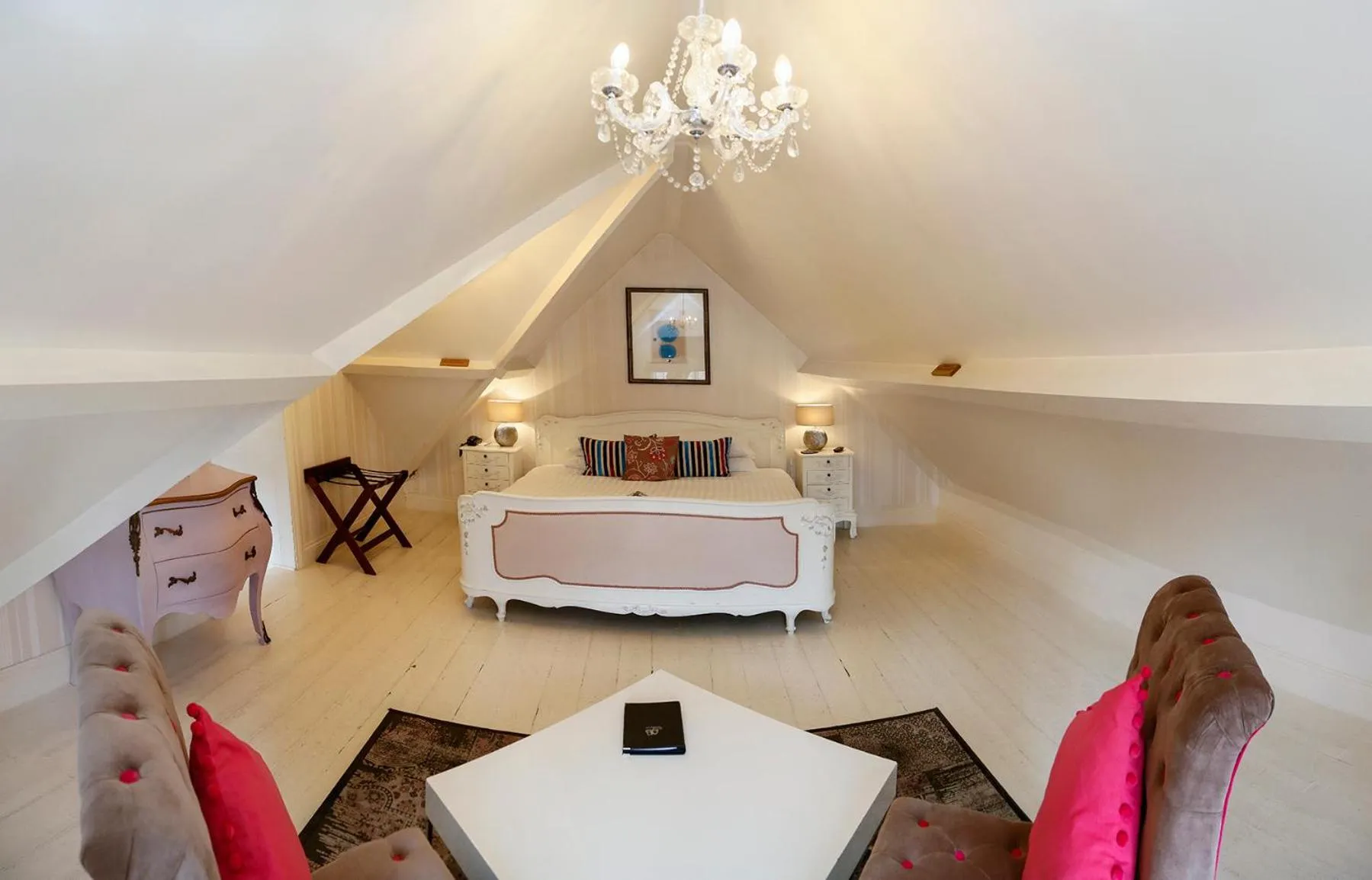 Photo of the whole room, Bed in The Miller of Mansfield