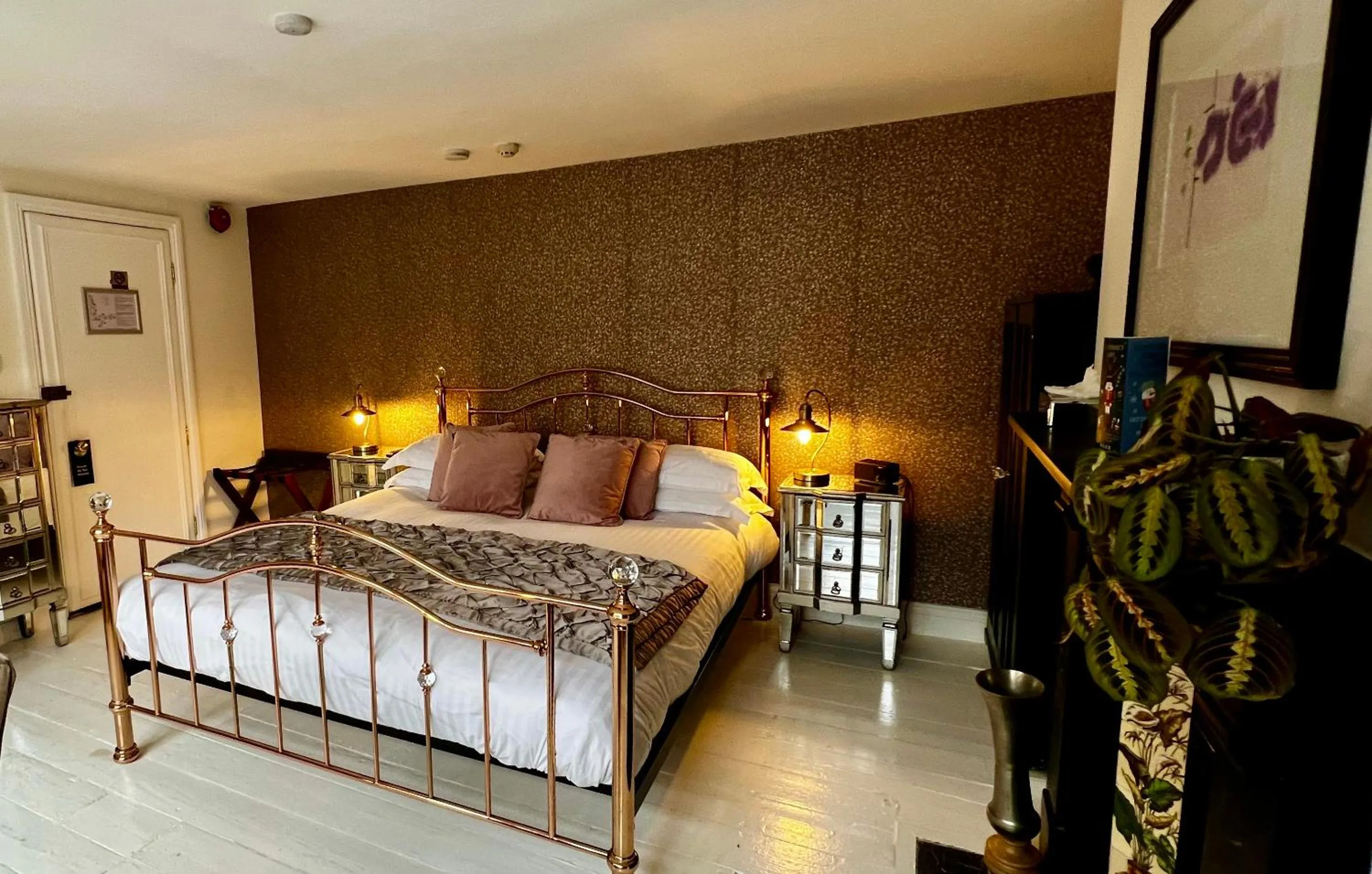 Bed in The Miller of Mansfield