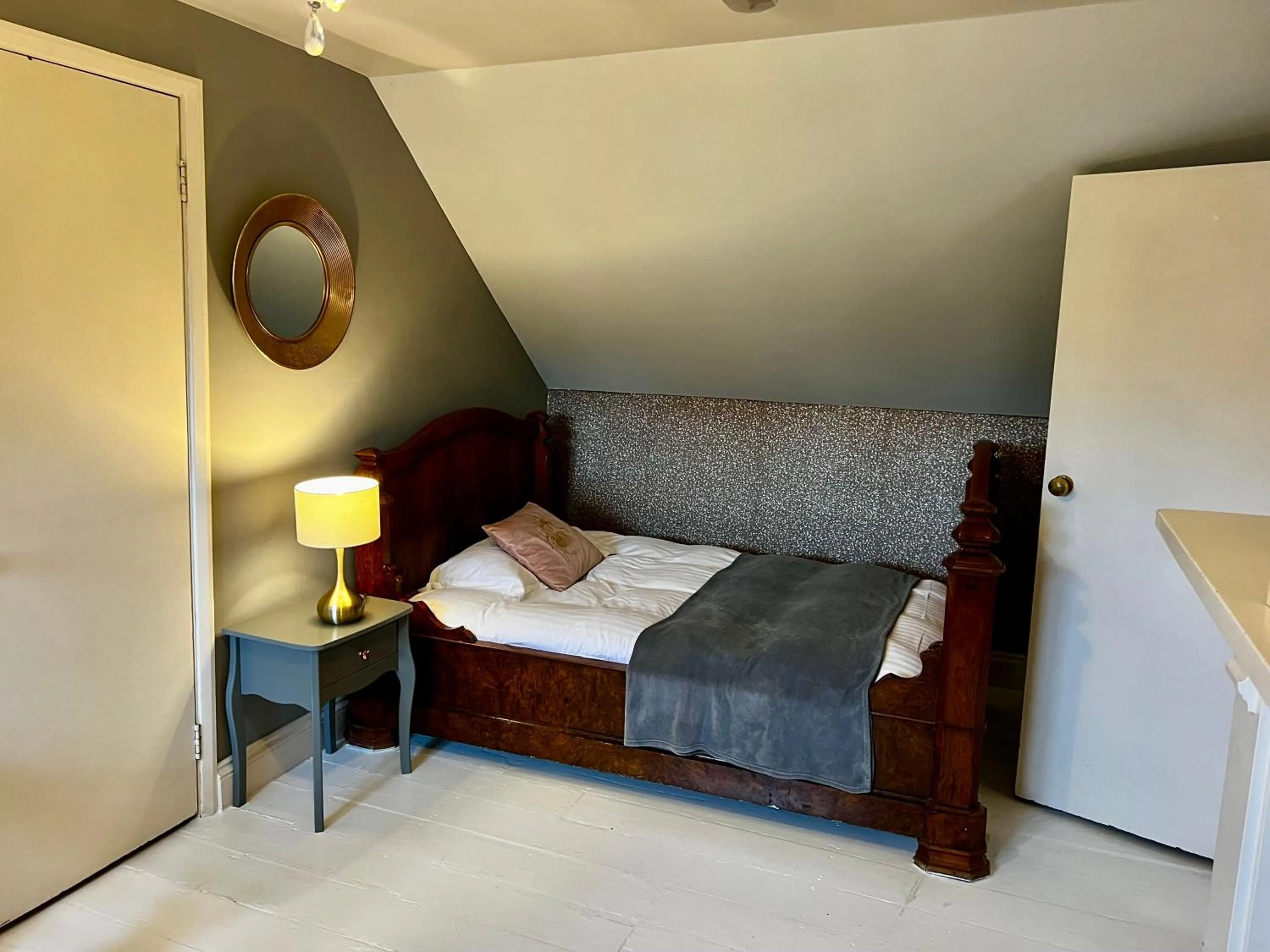 Bed in The Miller of Mansfield