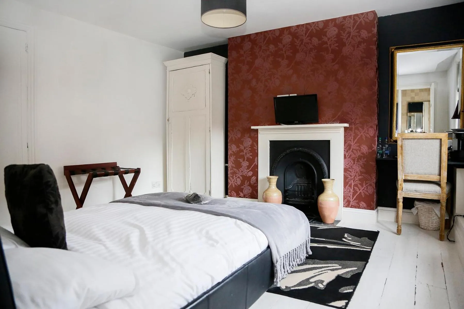 Bed in The Miller of Mansfield