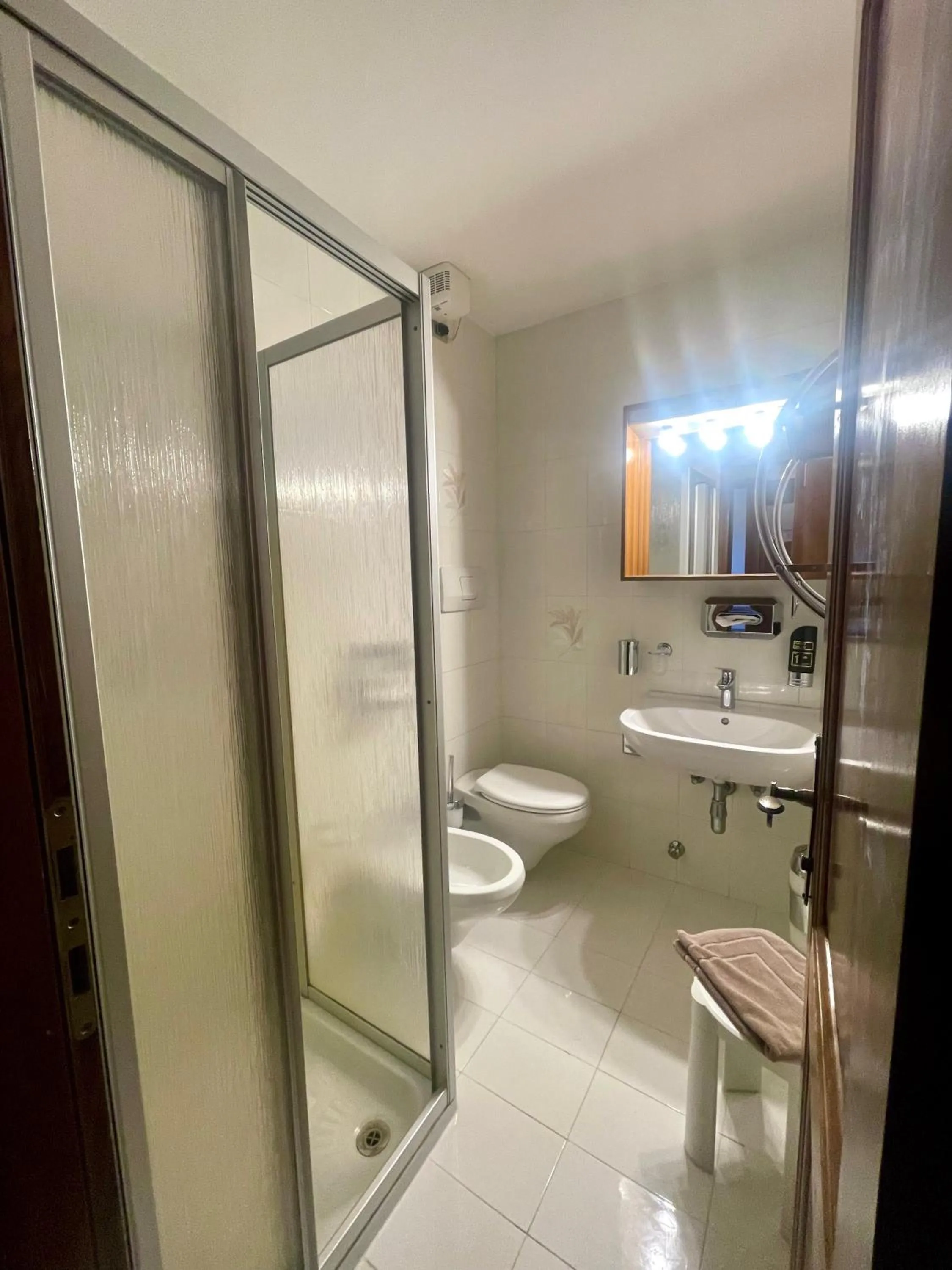 Shower in Hotel Biancaneve