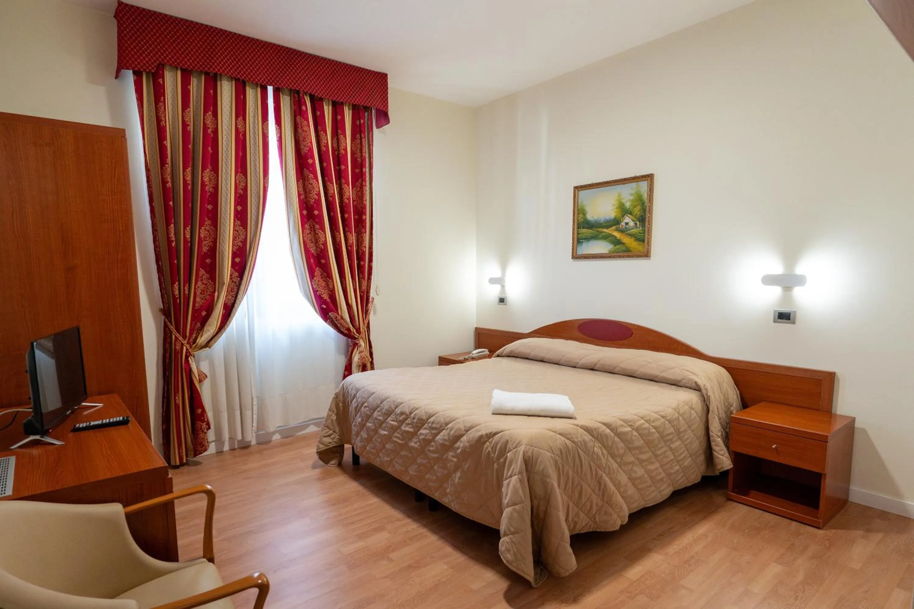 Bedroom, Bed in Hotel Cavour Resort