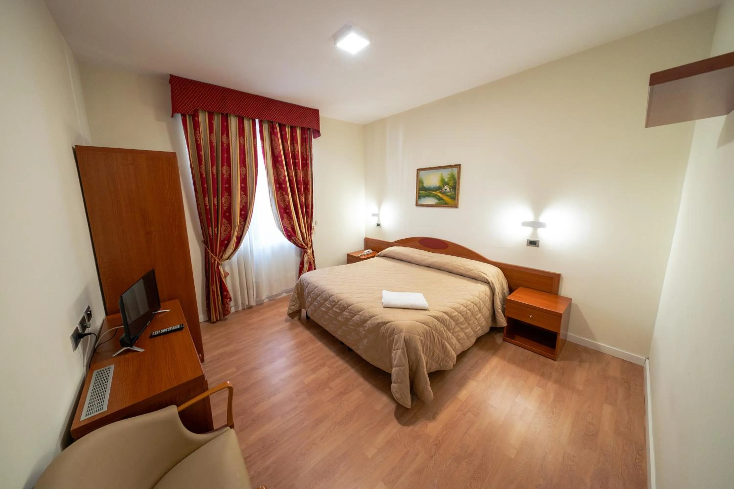 Bedroom, Bed in Hotel Cavour Resort