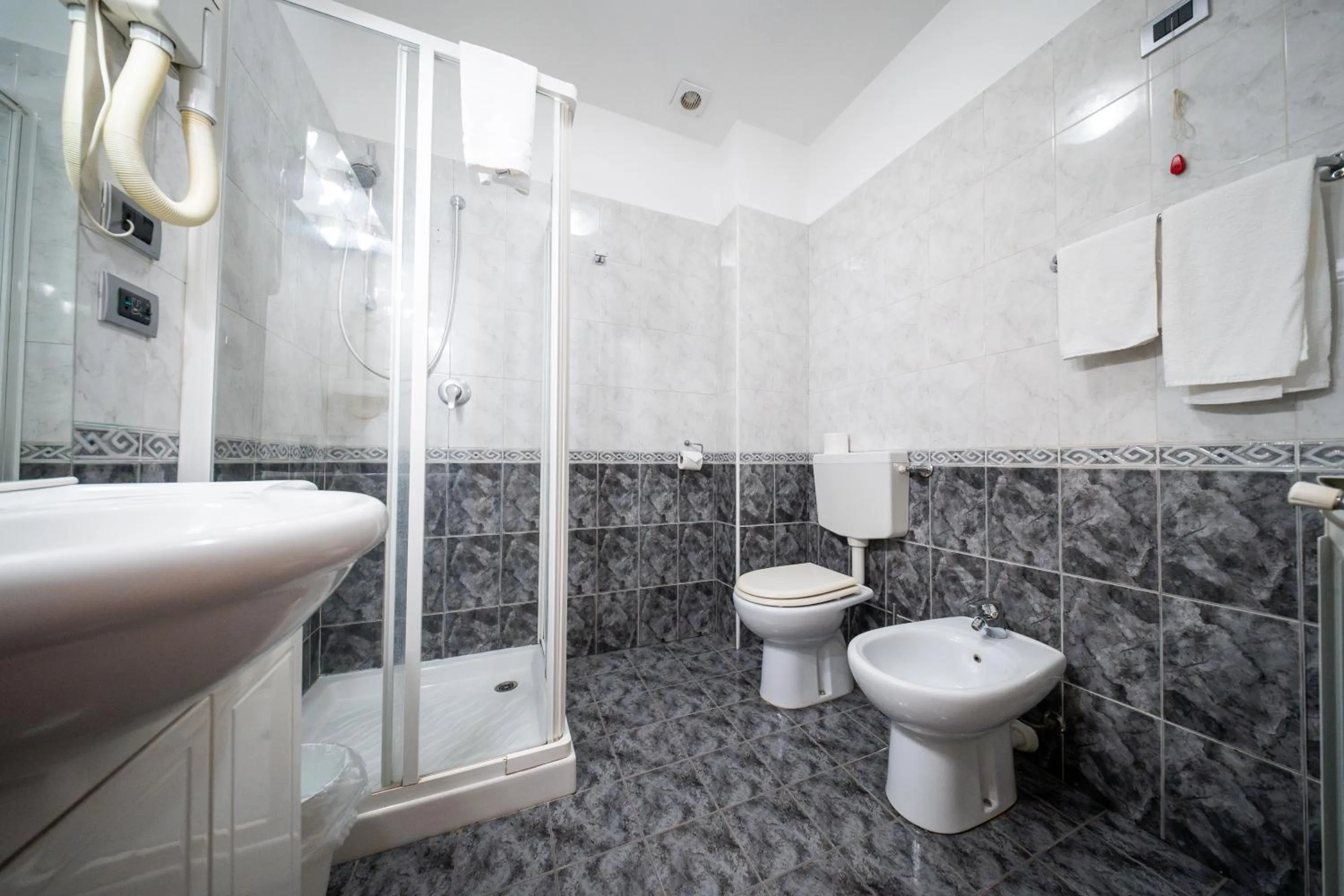 Bathroom in Hotel Cavour Resort