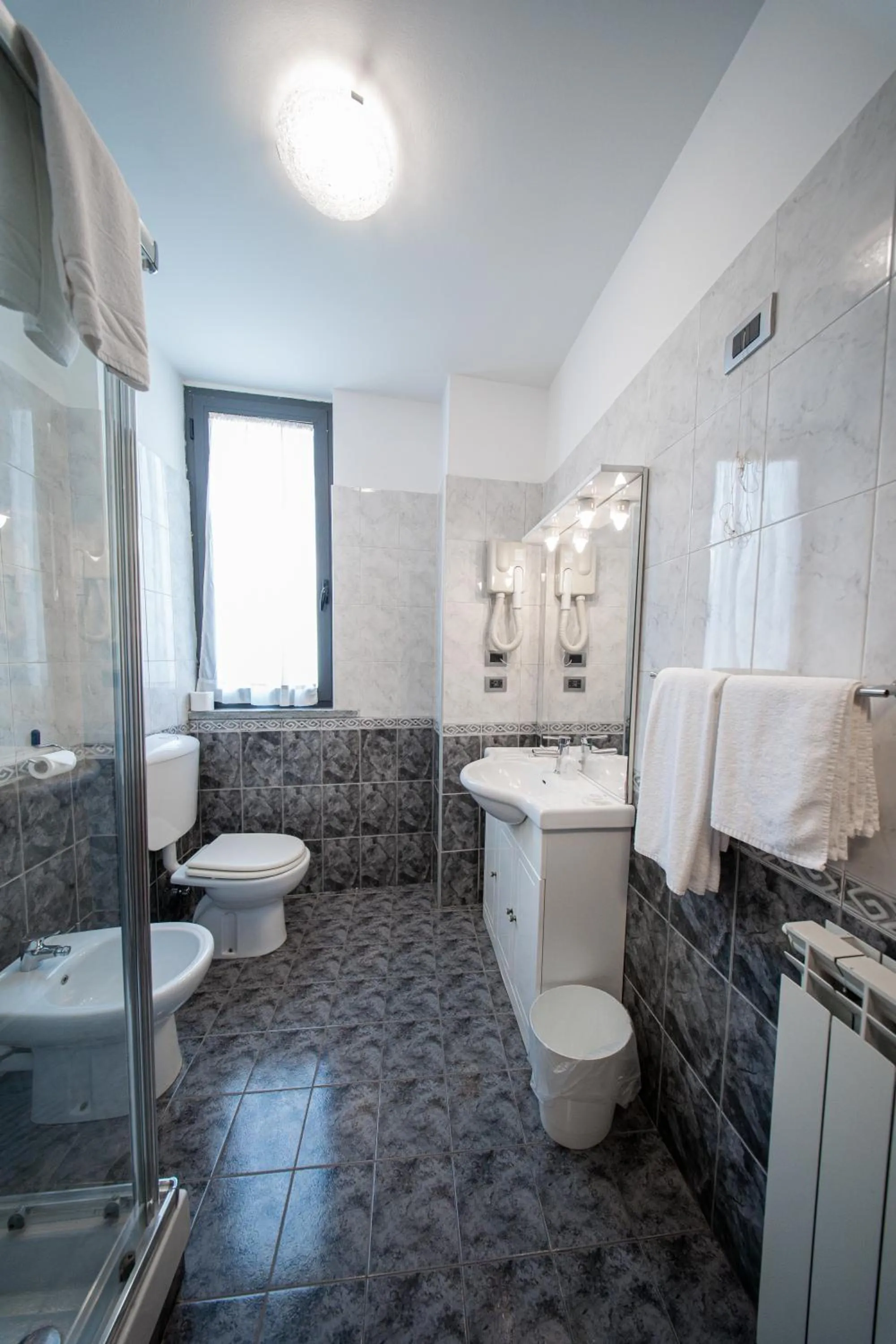 Bathroom in Hotel Cavour Resort