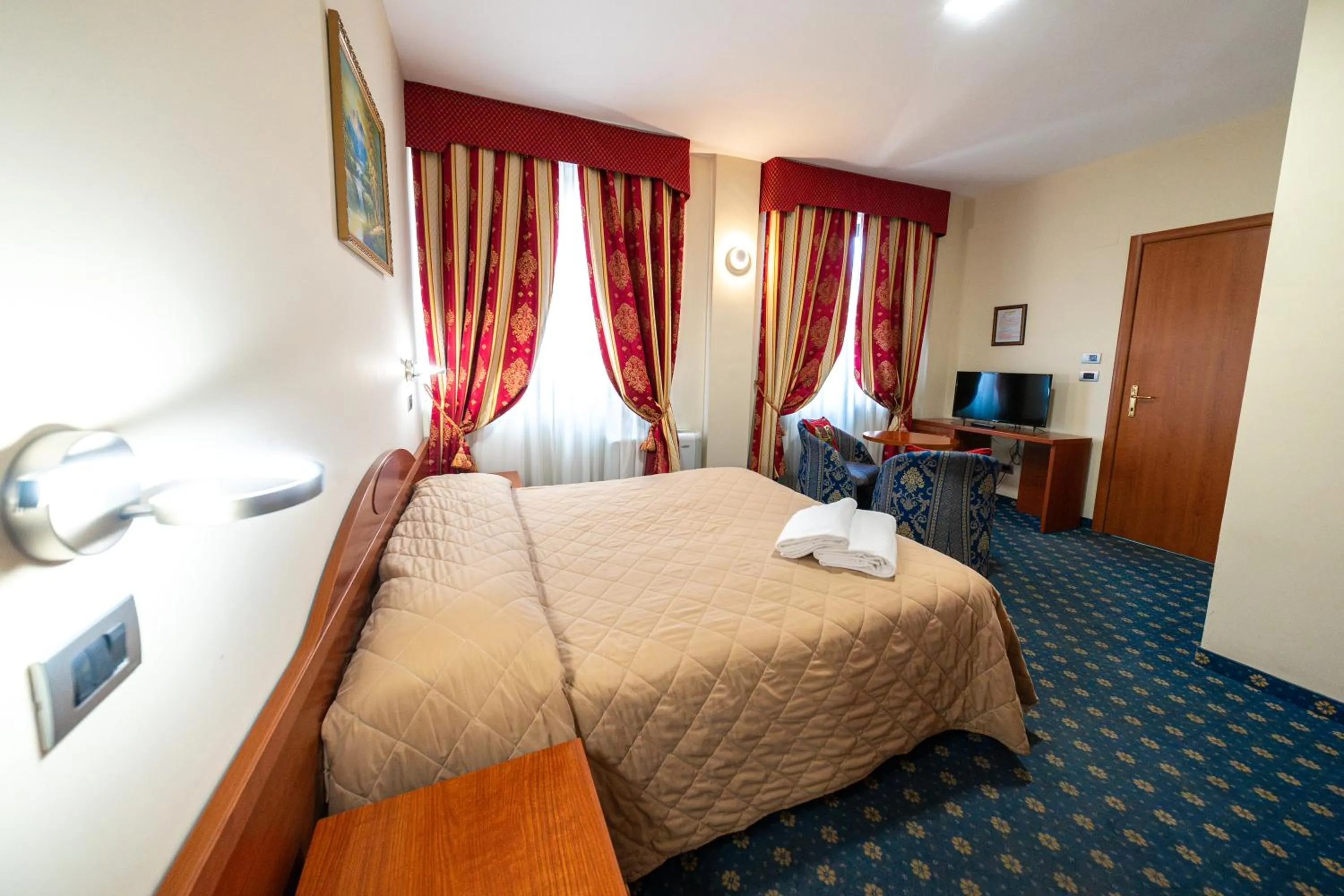 Bedroom, Bed in Hotel Cavour Resort