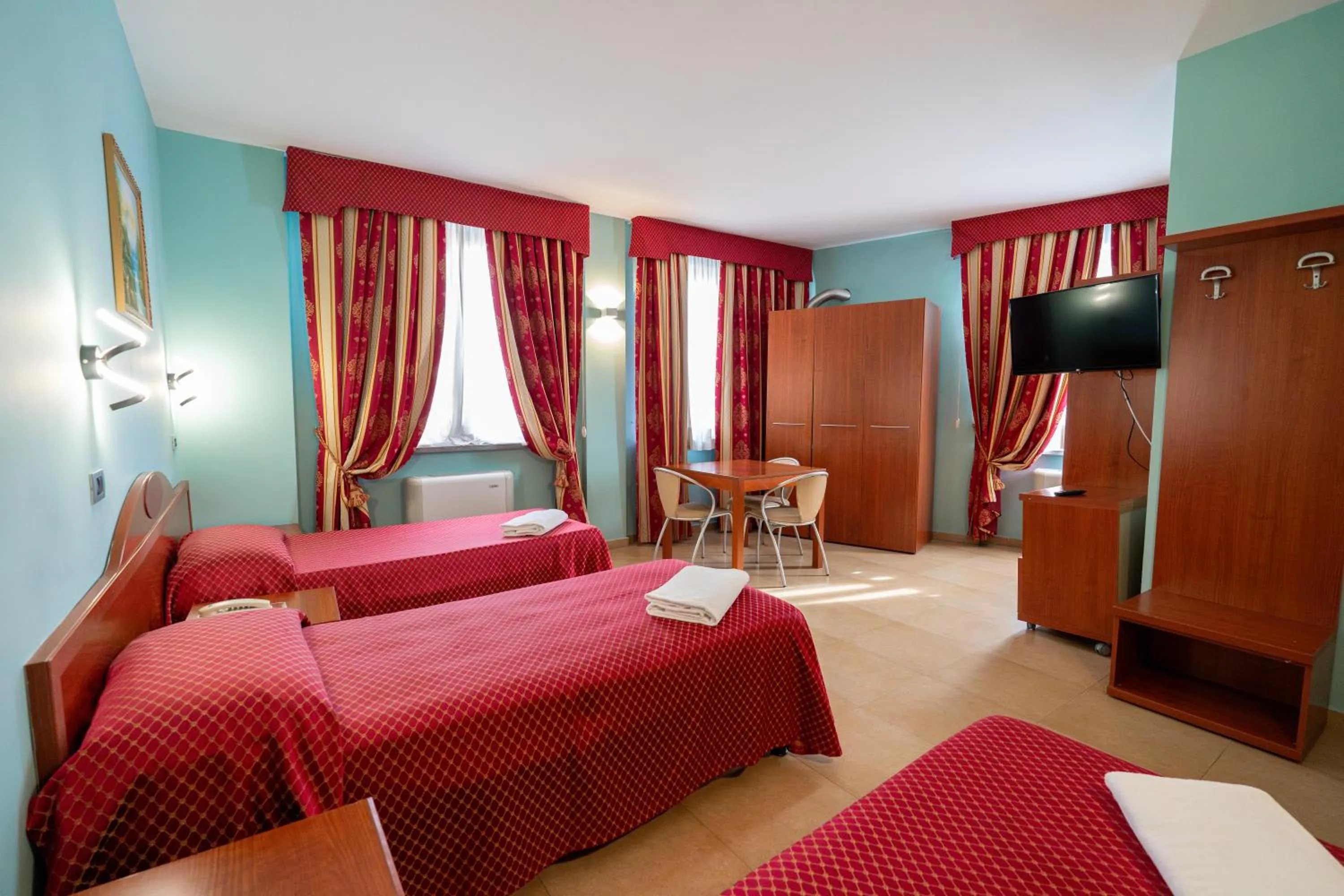 Photo of the whole room, Bed in Hotel Cavour Resort