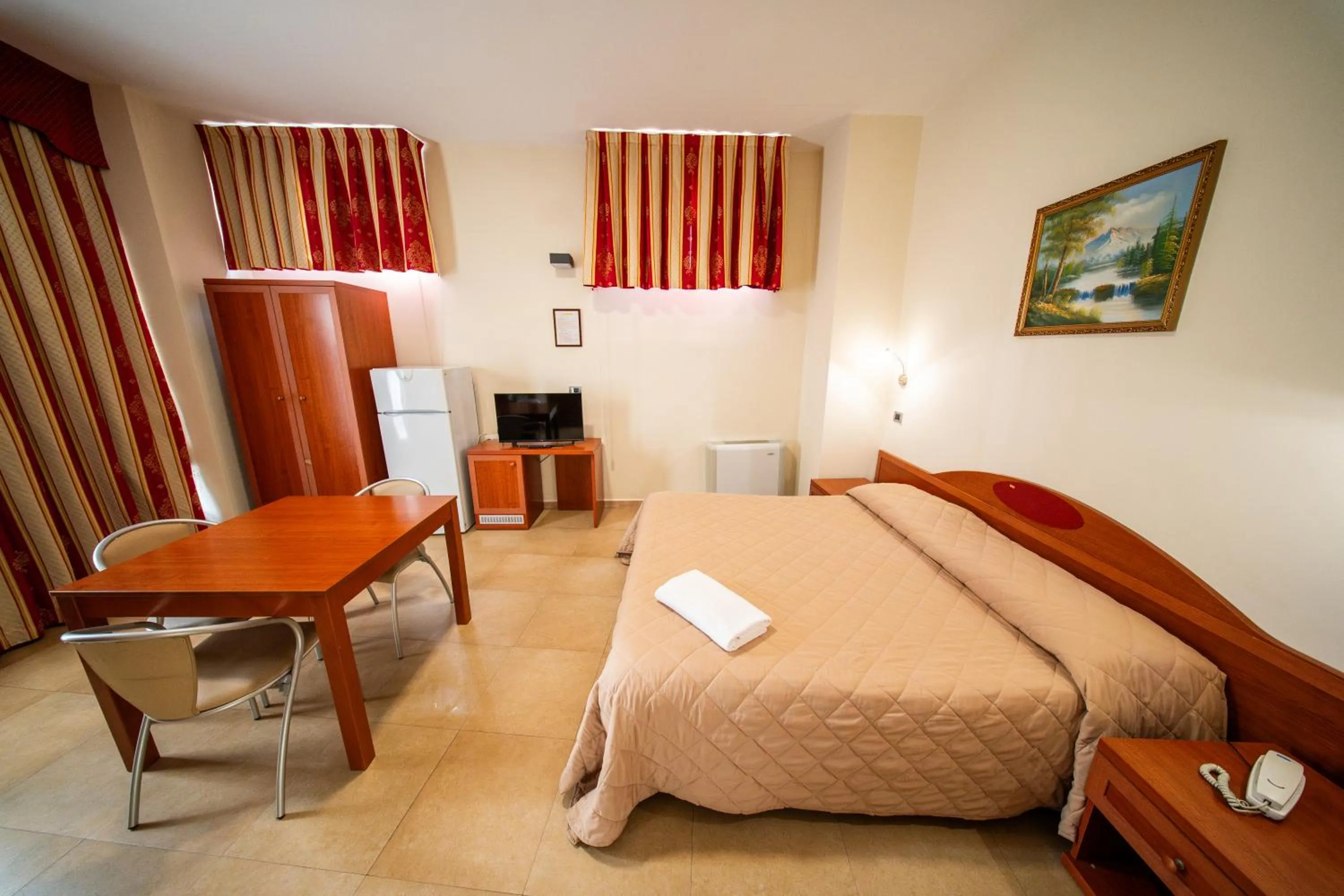 Photo of the whole room, Bed in Hotel Cavour Resort