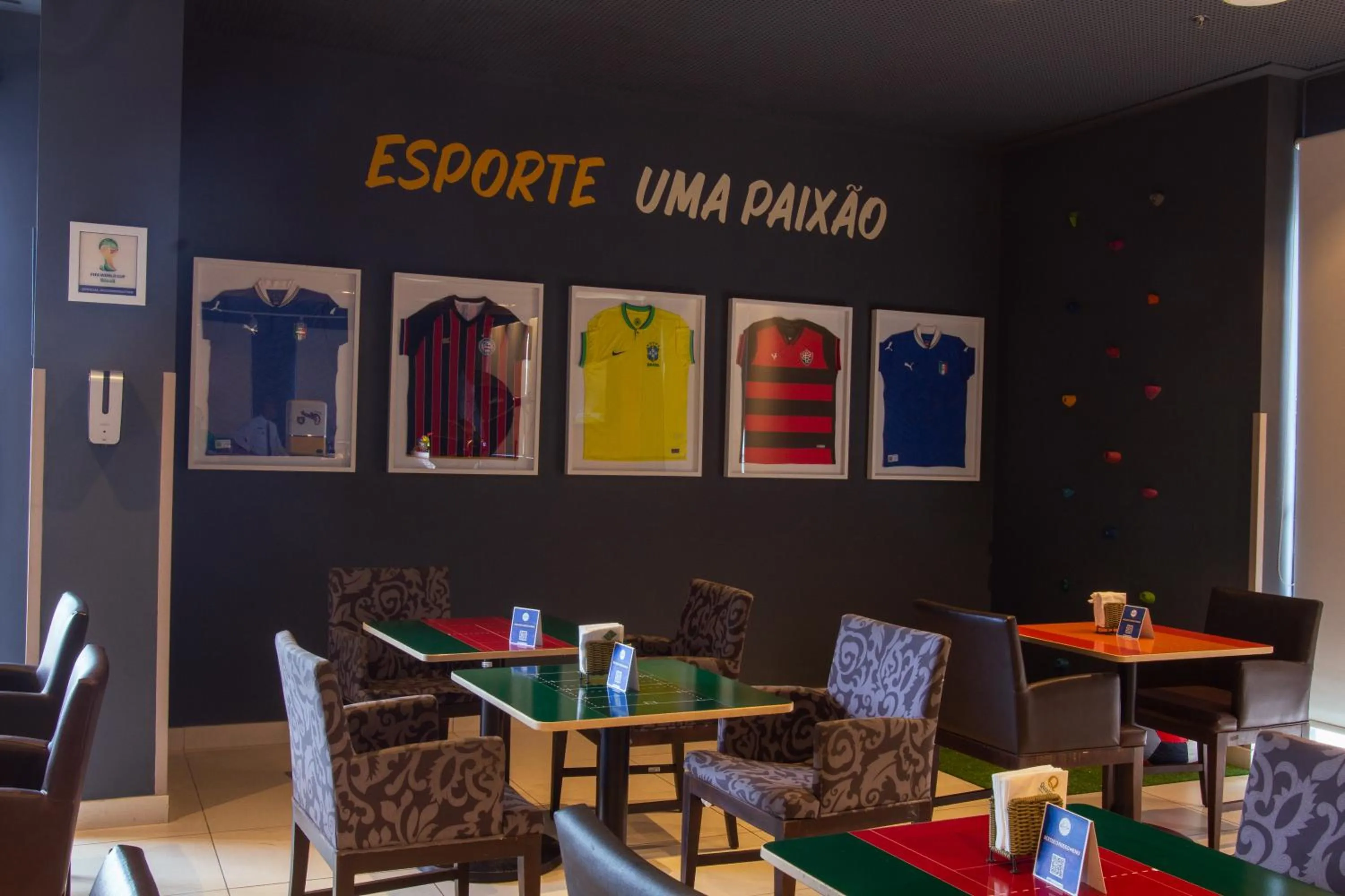 Lounge or bar in Quality Hotel & Suítes São Salvador