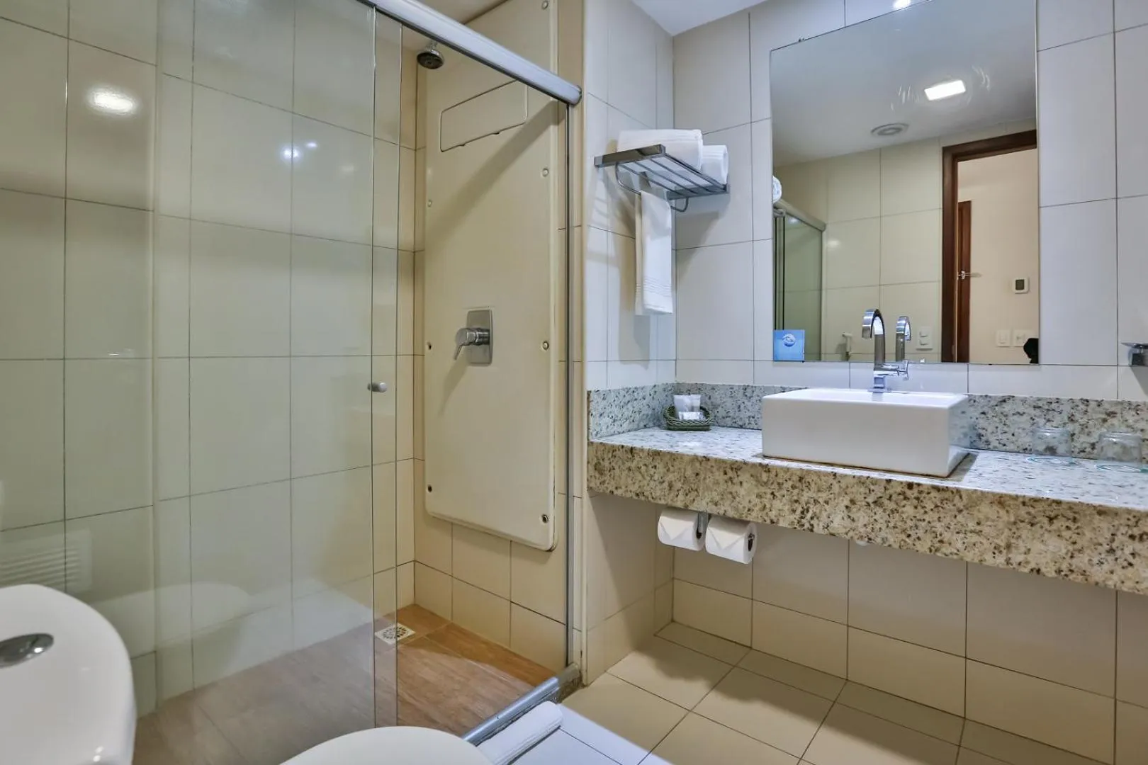 Bathroom in Quality Hotel & Suítes São Salvador