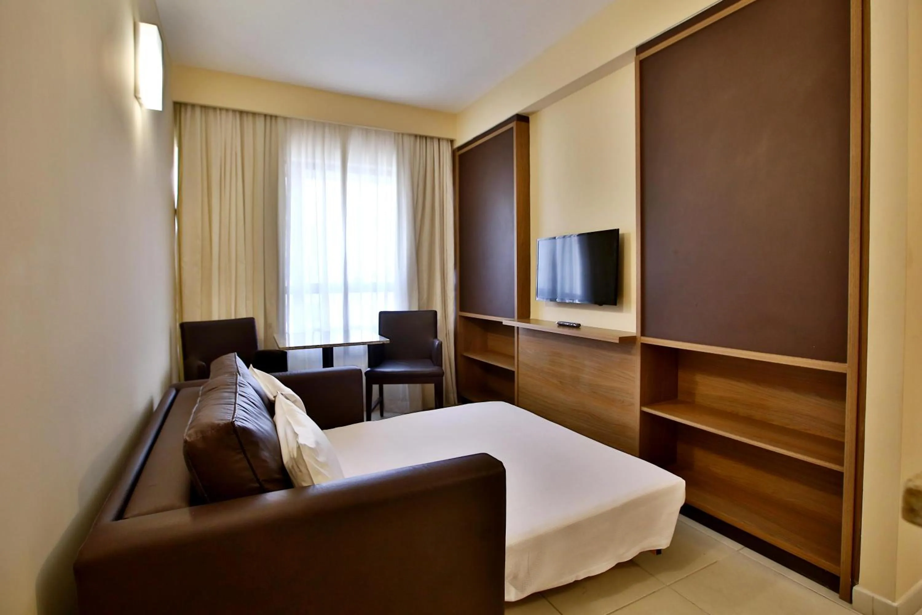 Living room, Bed in Quality Hotel & Suítes São Salvador