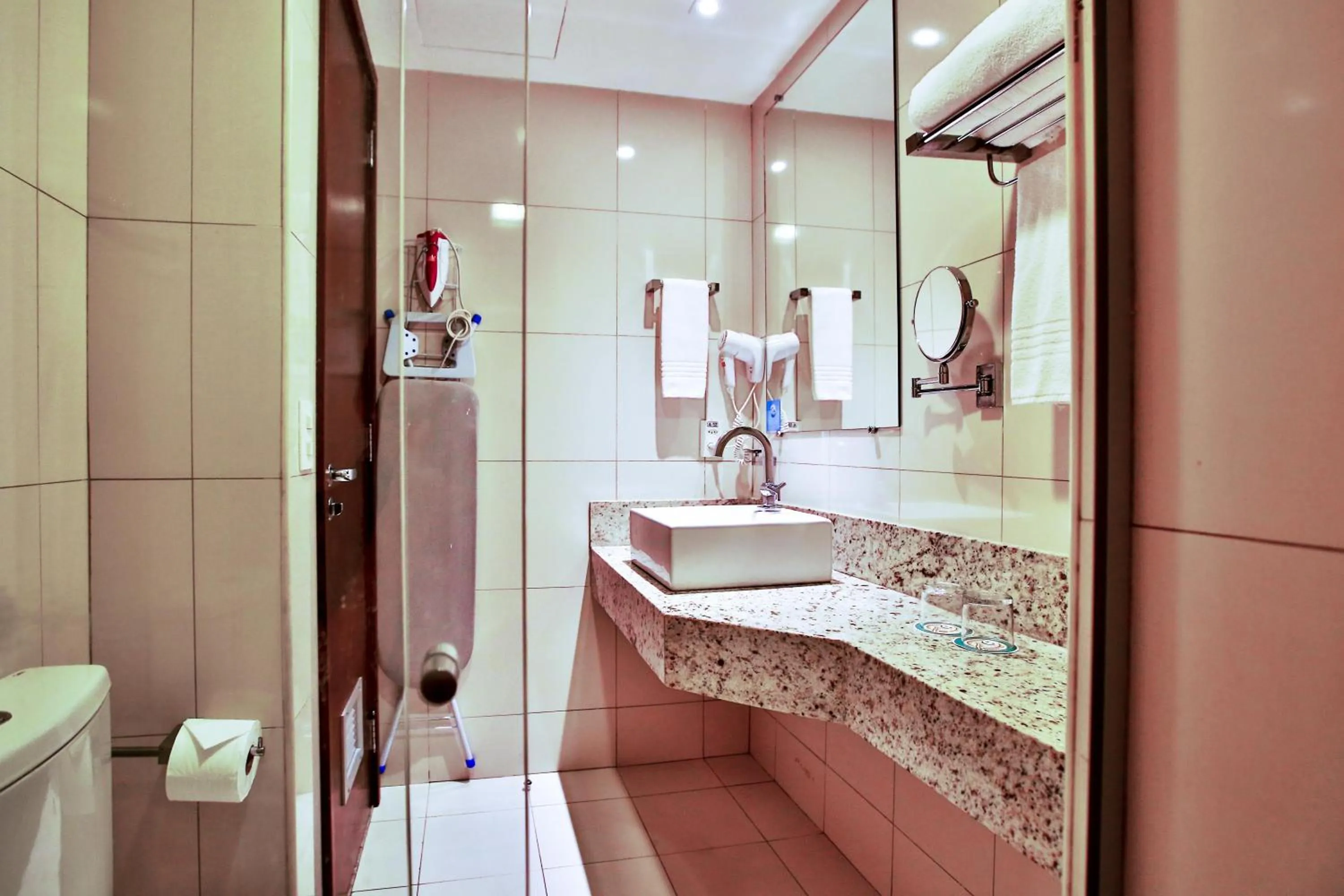 Bathroom in Quality Hotel & Suítes São Salvador