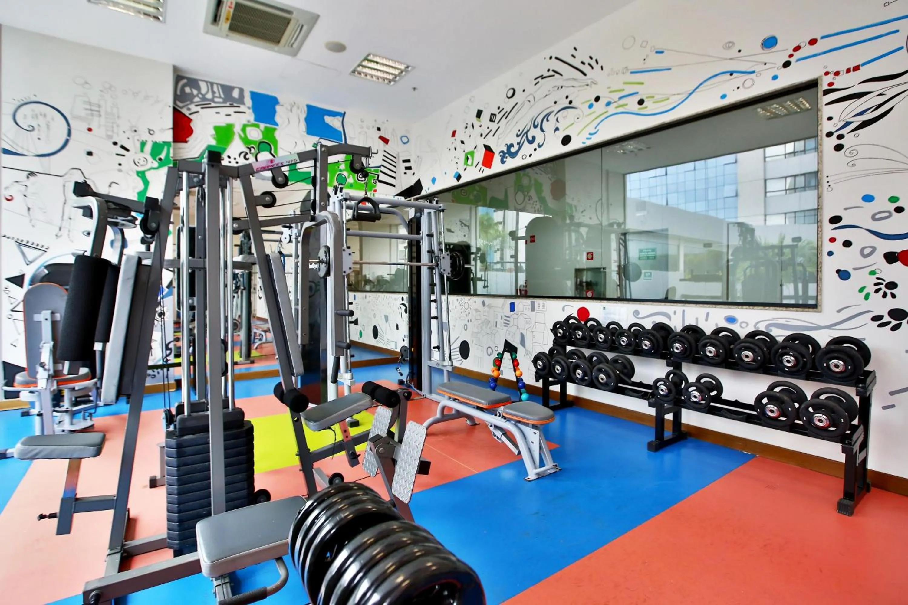 Fitness centre/facilities in Quality Hotel & Suítes São Salvador