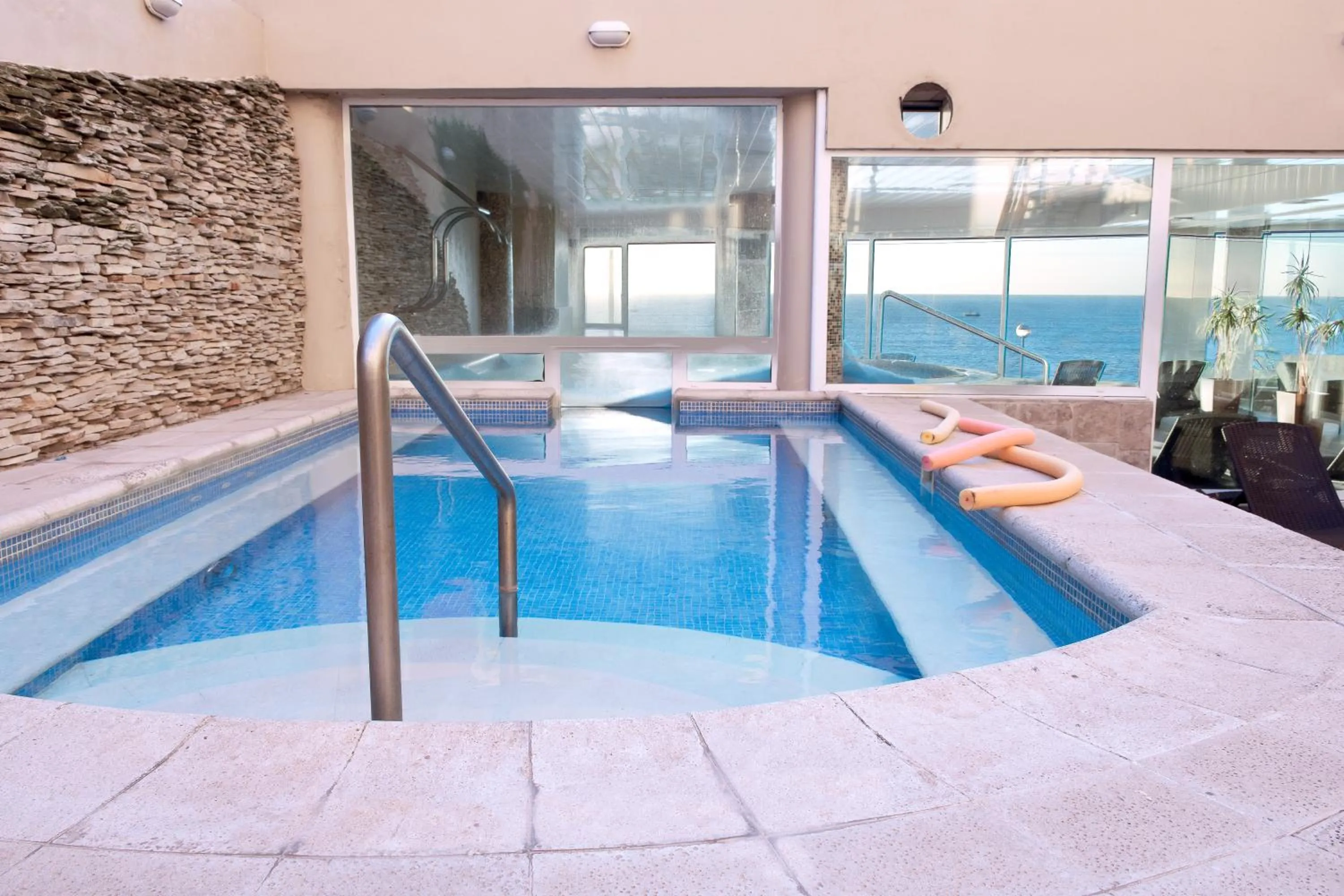 Swimming pool in Hotel Las Rocas