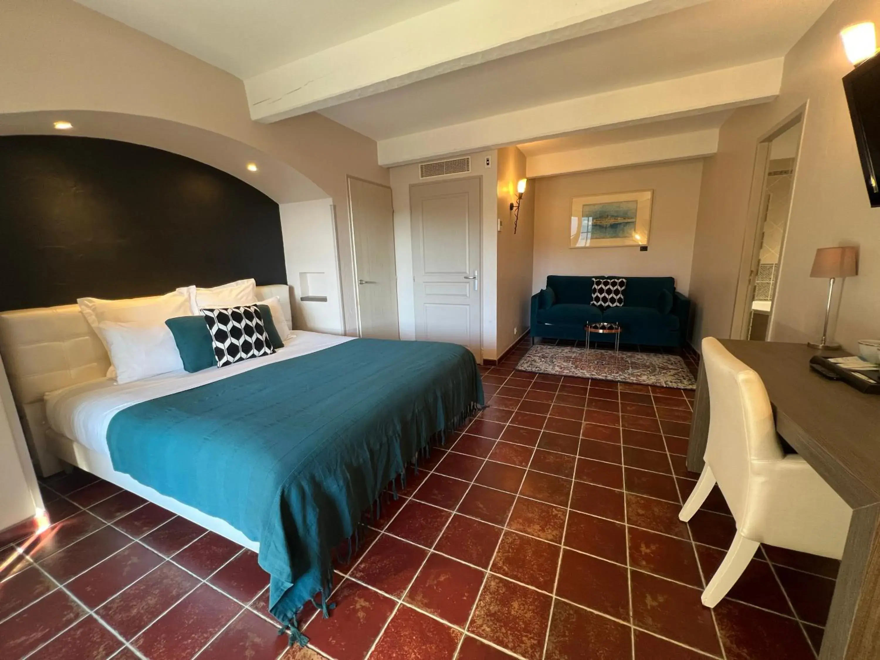 Double Room with Terrace in Logis Hôtel Restaurant La Bergerie Double Room with Terrace in Logis Hôtel Restaurant La Bergerie