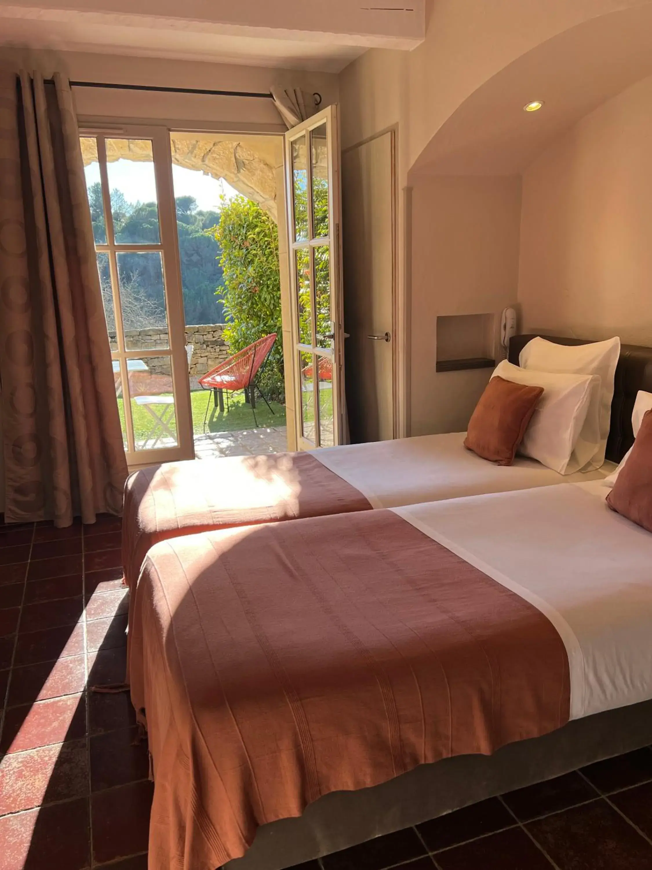 Twin Room with Terrace in Logis Hôtel Restaurant La Bergerie Twin Room with Terrace in Logis Hôtel Restaurant La Bergerie