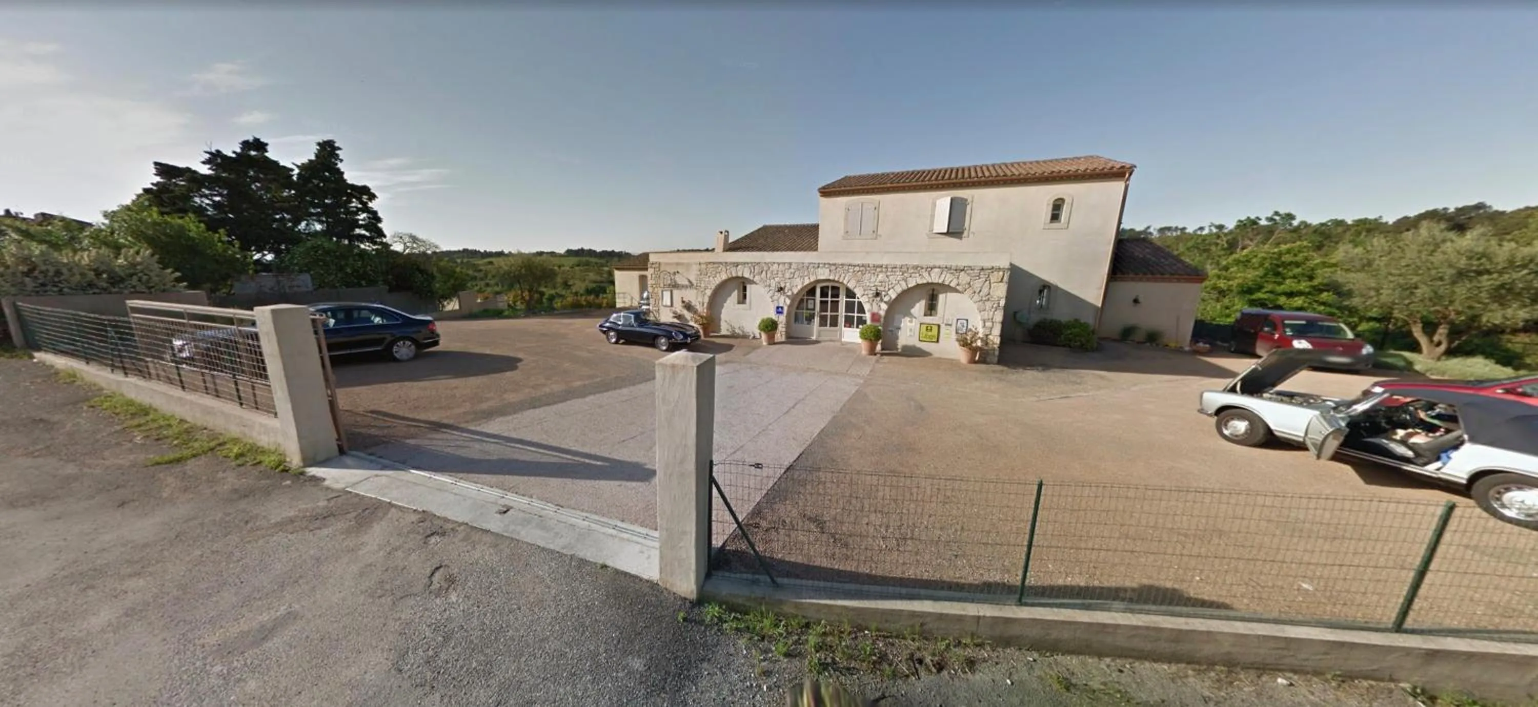 Property building in Logis Hôtel Restaurant La Bergerie