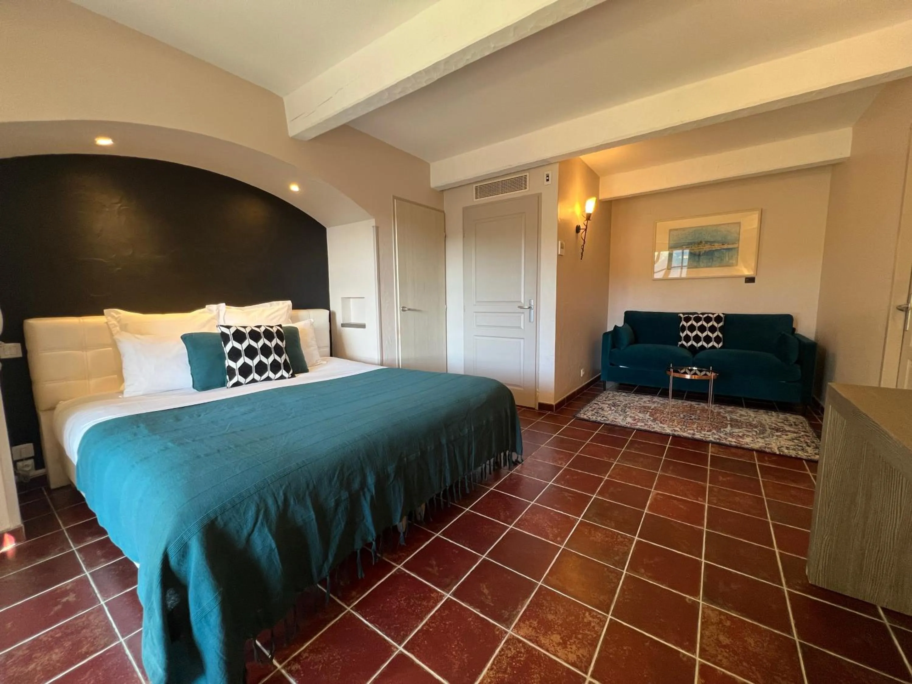 Bed in Logis Hôtel Restaurant La Bergerie