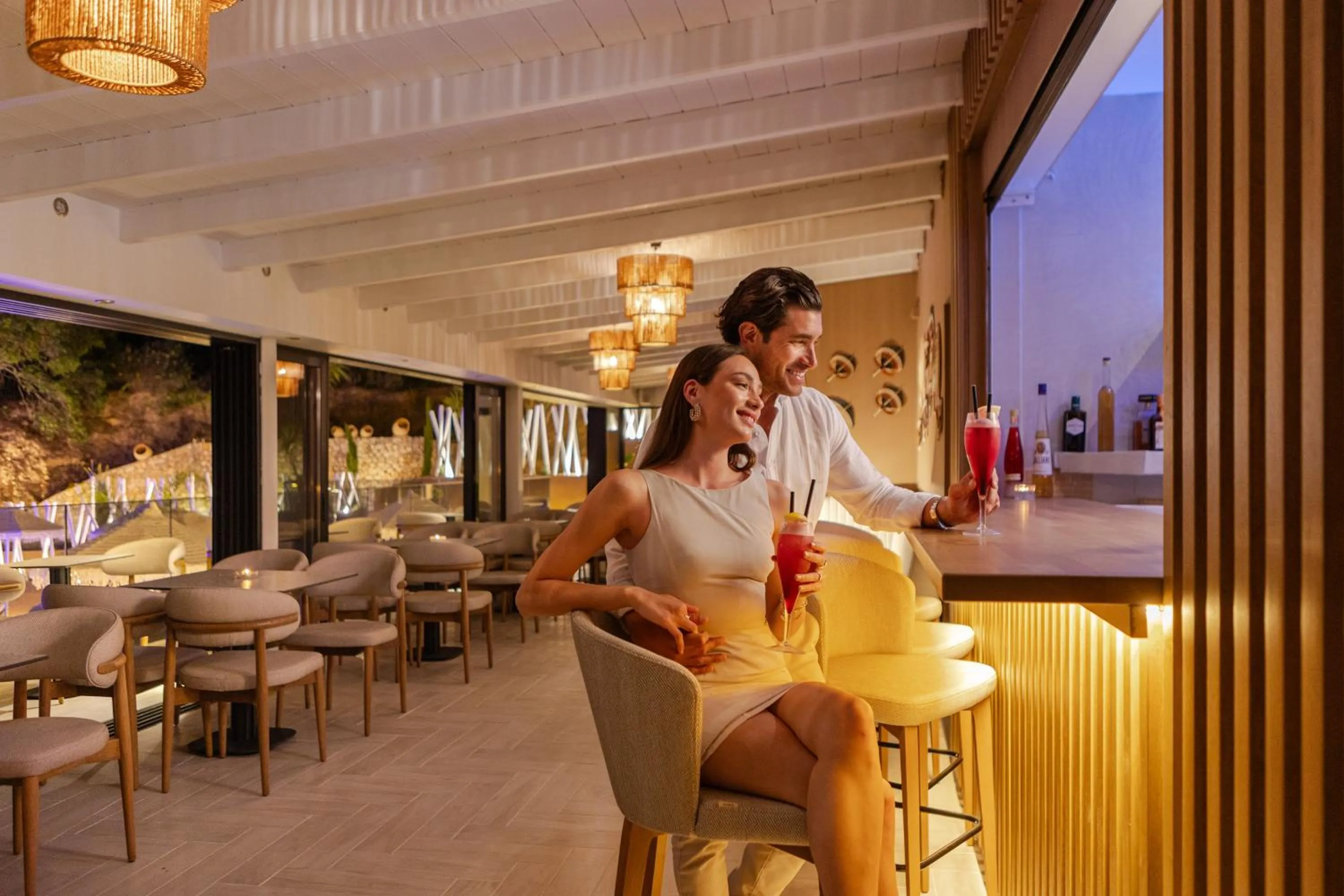 Restaurant/places to eat in The "L" Suites & Apartments