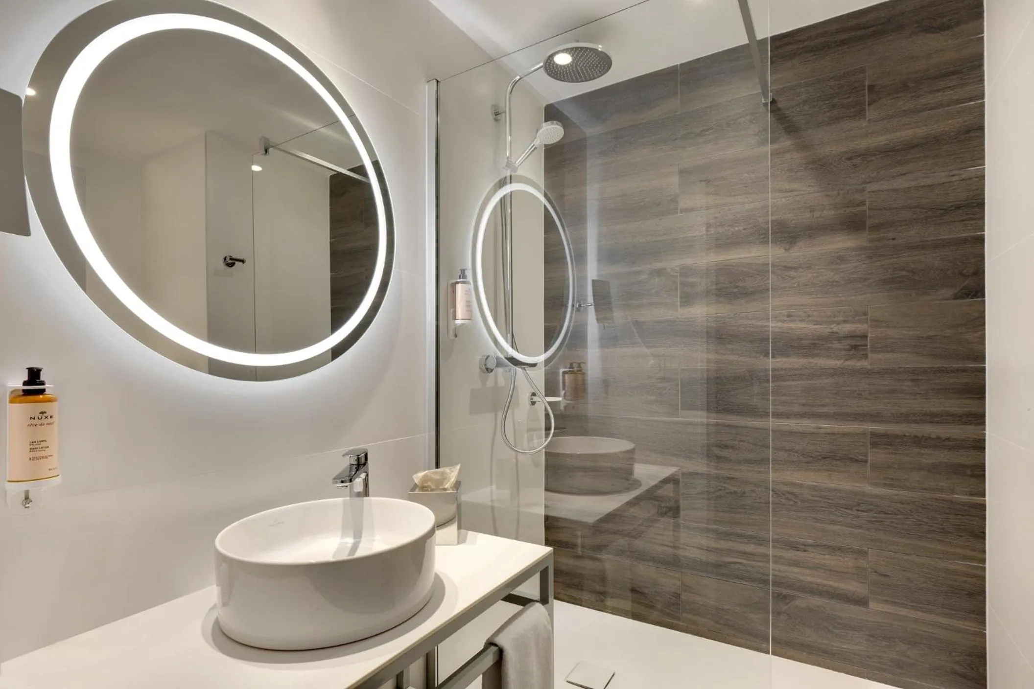 Bathroom in Mercure Montpellier Centre Comédie