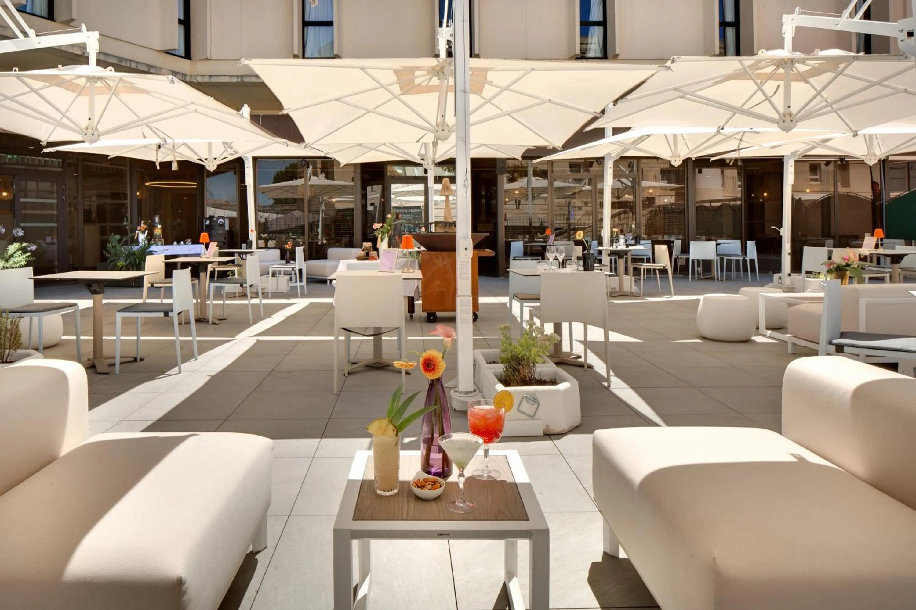 Patio in Mercure Montpellier Centre Comédie