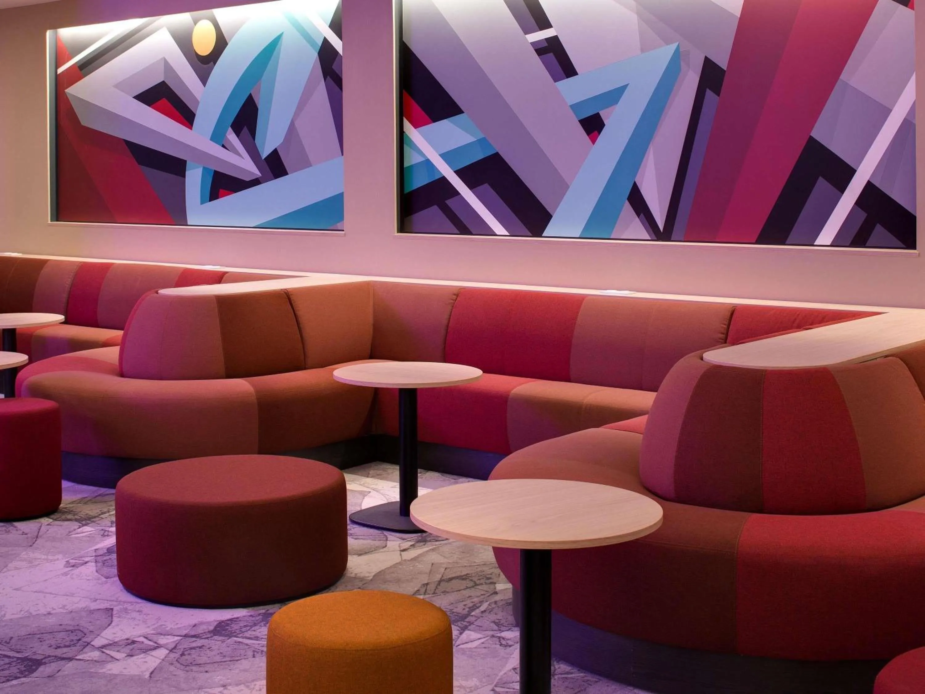 Lounge or bar in Mercure Montpellier Centre Comédie