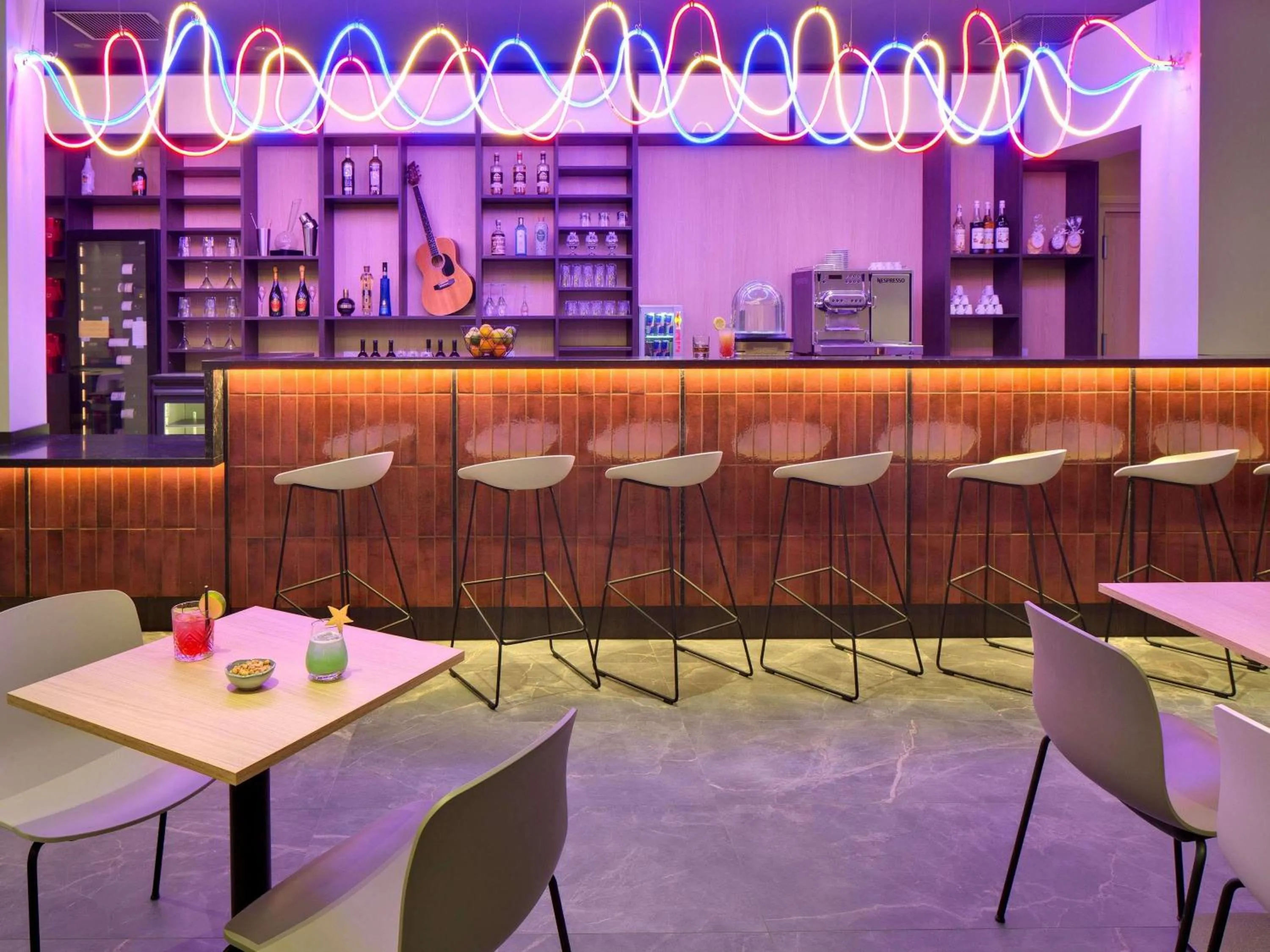 Lounge or bar in Mercure Montpellier Centre Comédie