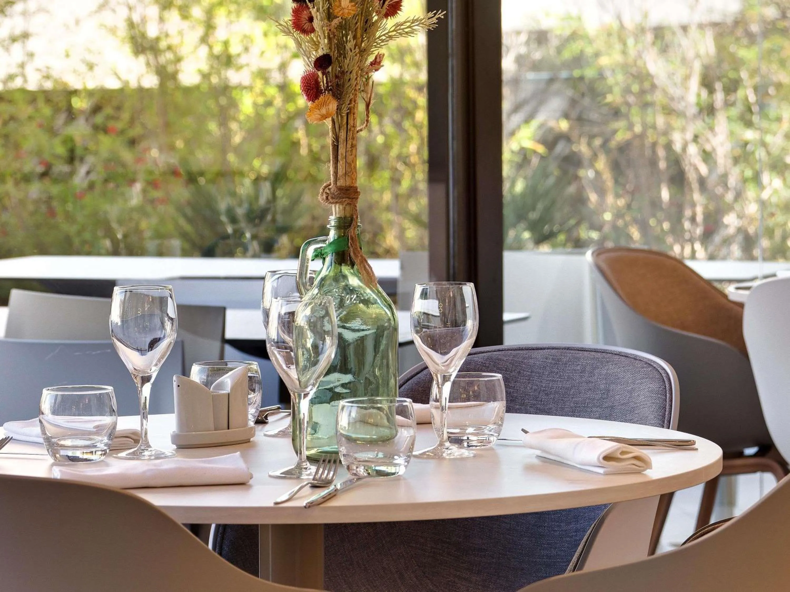 Restaurant/places to eat in Mercure Montpellier Centre Comédie