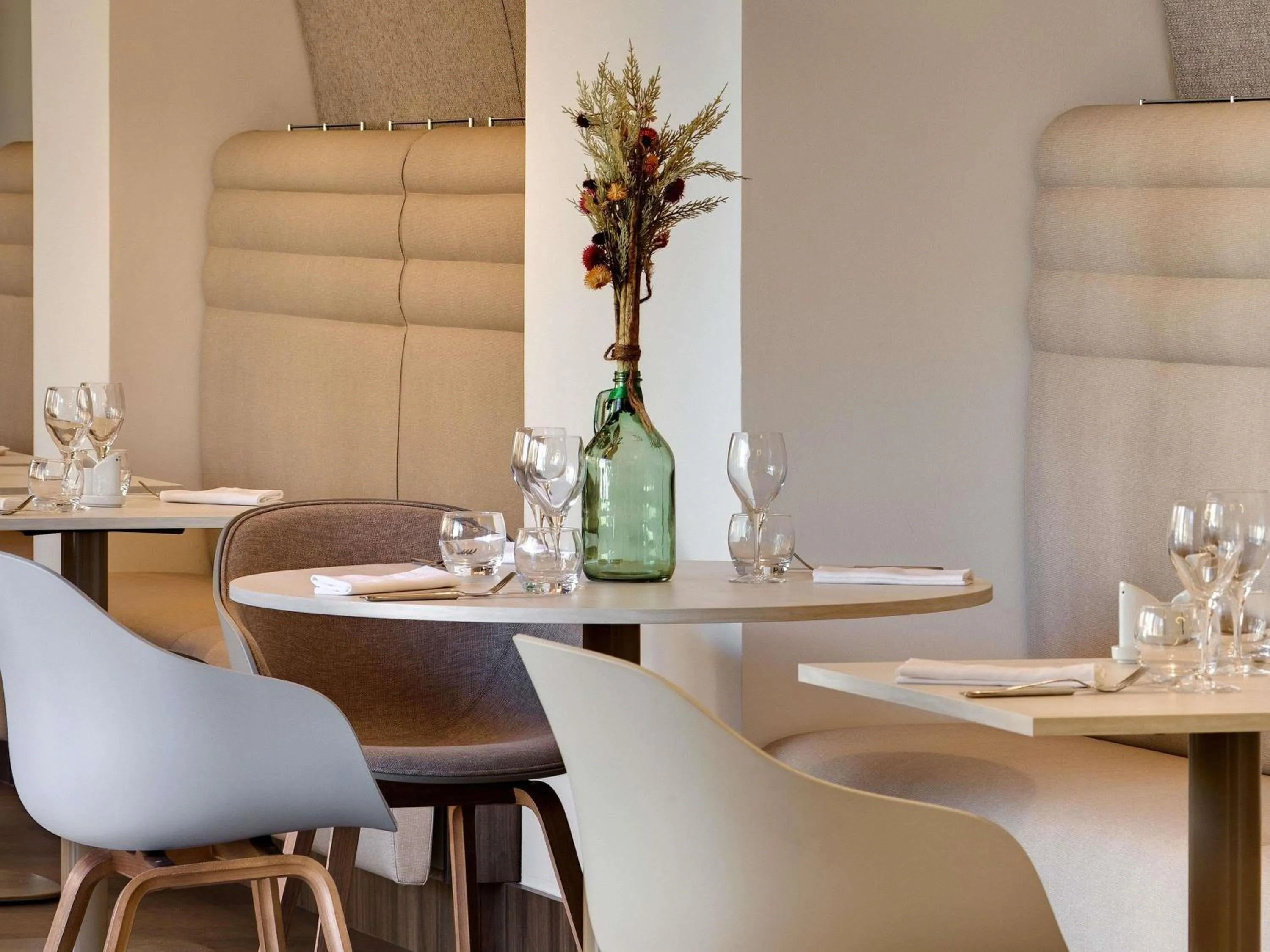 Restaurant/places to eat in Mercure Montpellier Centre Comédie