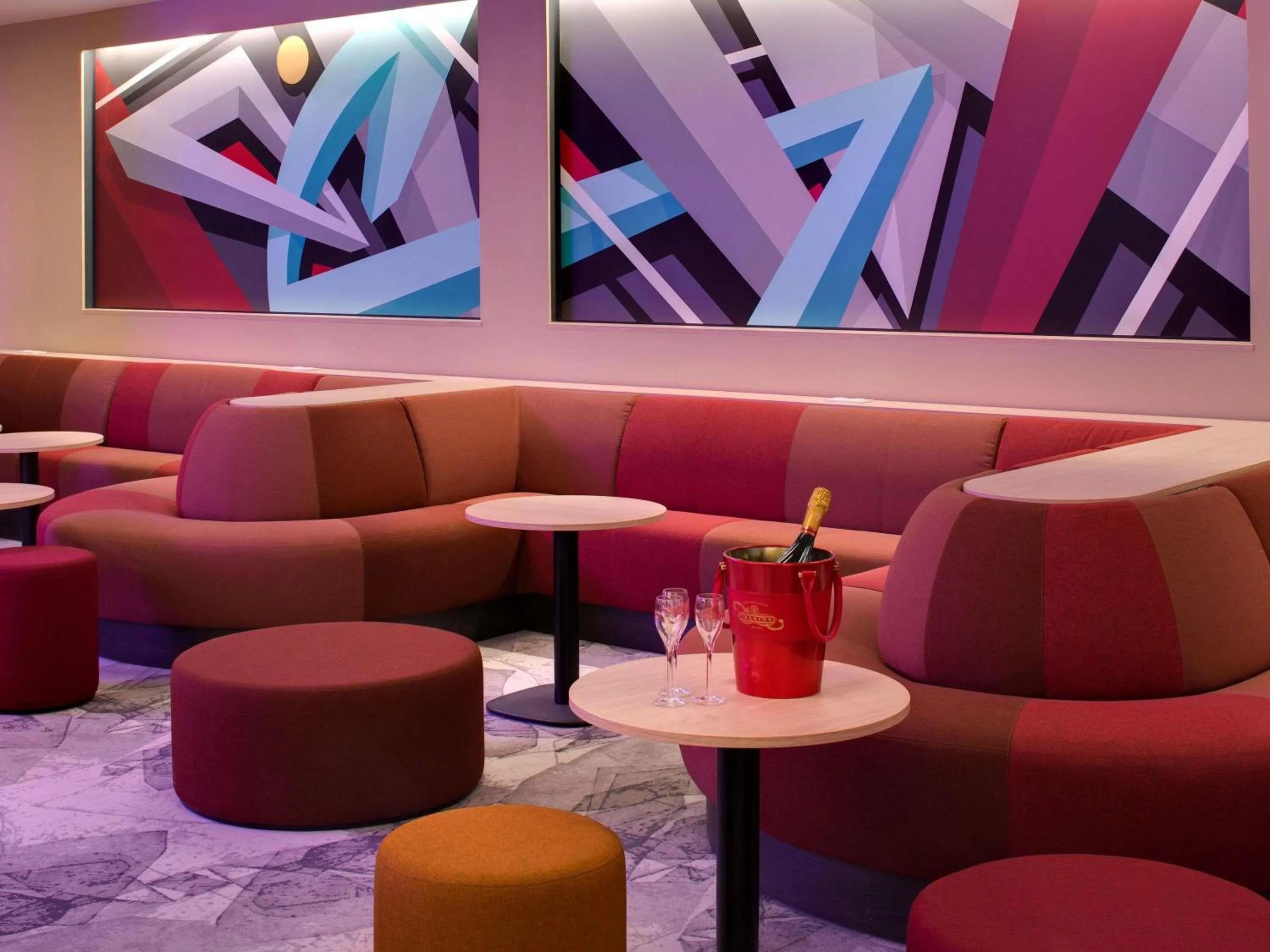 Lounge or bar in Mercure Montpellier Centre Comédie