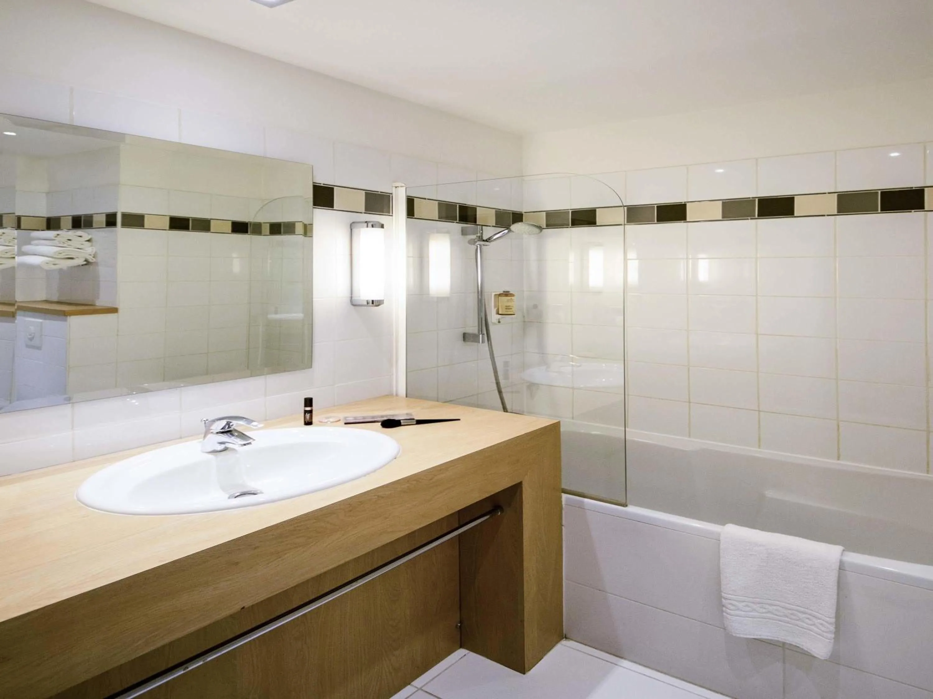 Bedroom in Mercure Montpellier Centre Comédie