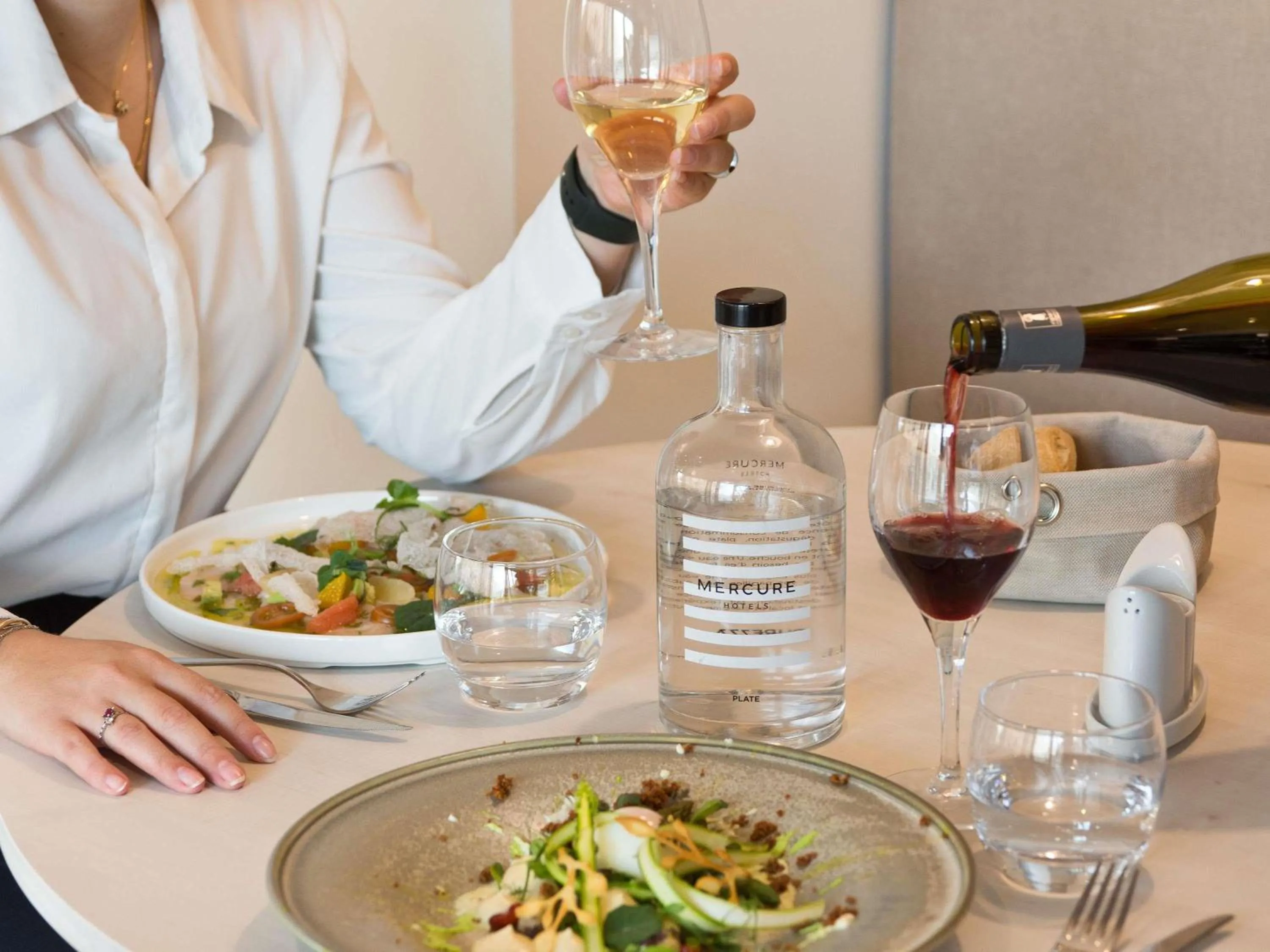 Restaurant/places to eat in Mercure Montpellier Centre Comédie