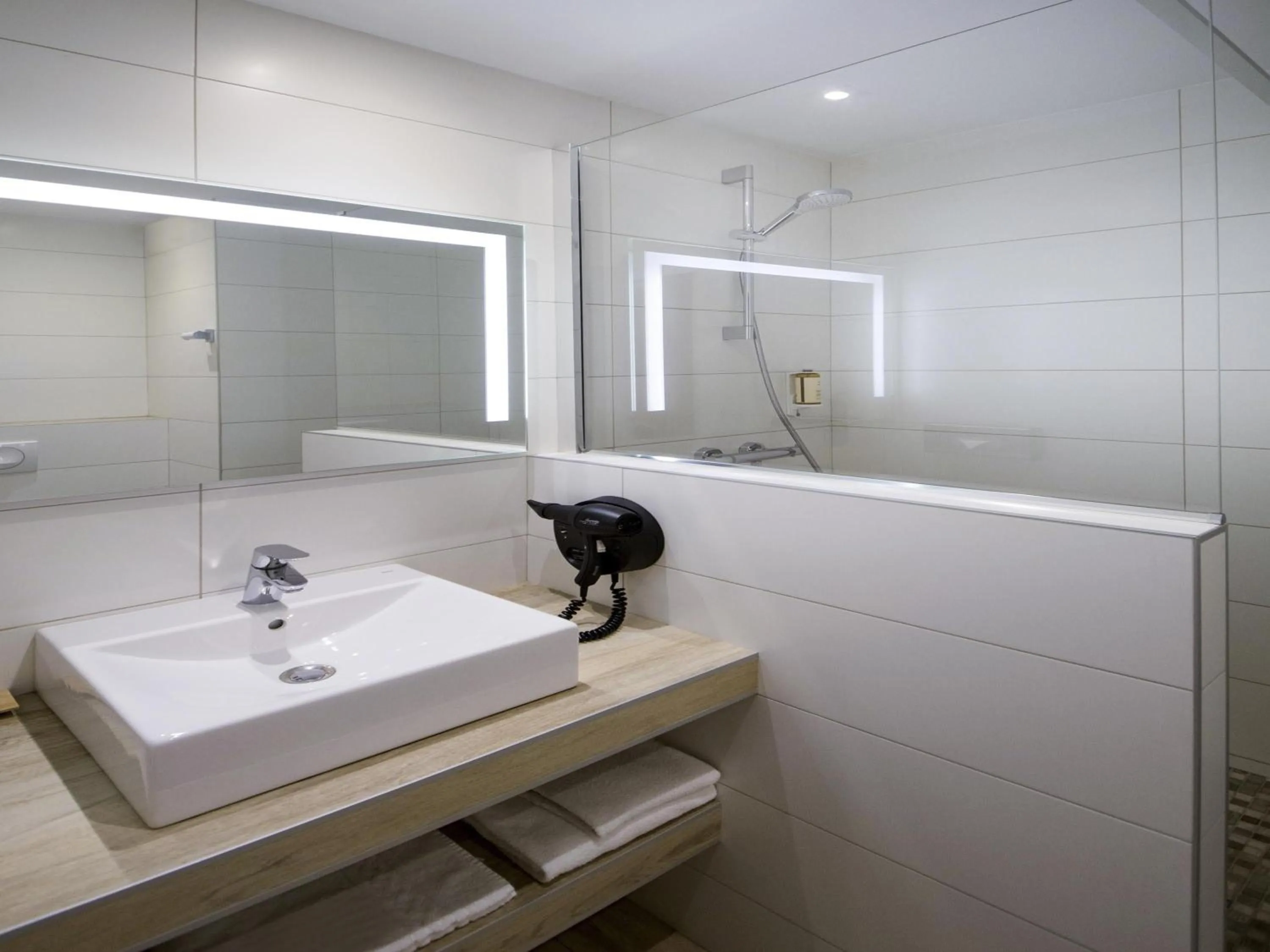 Bedroom in Mercure Montpellier Centre Comédie