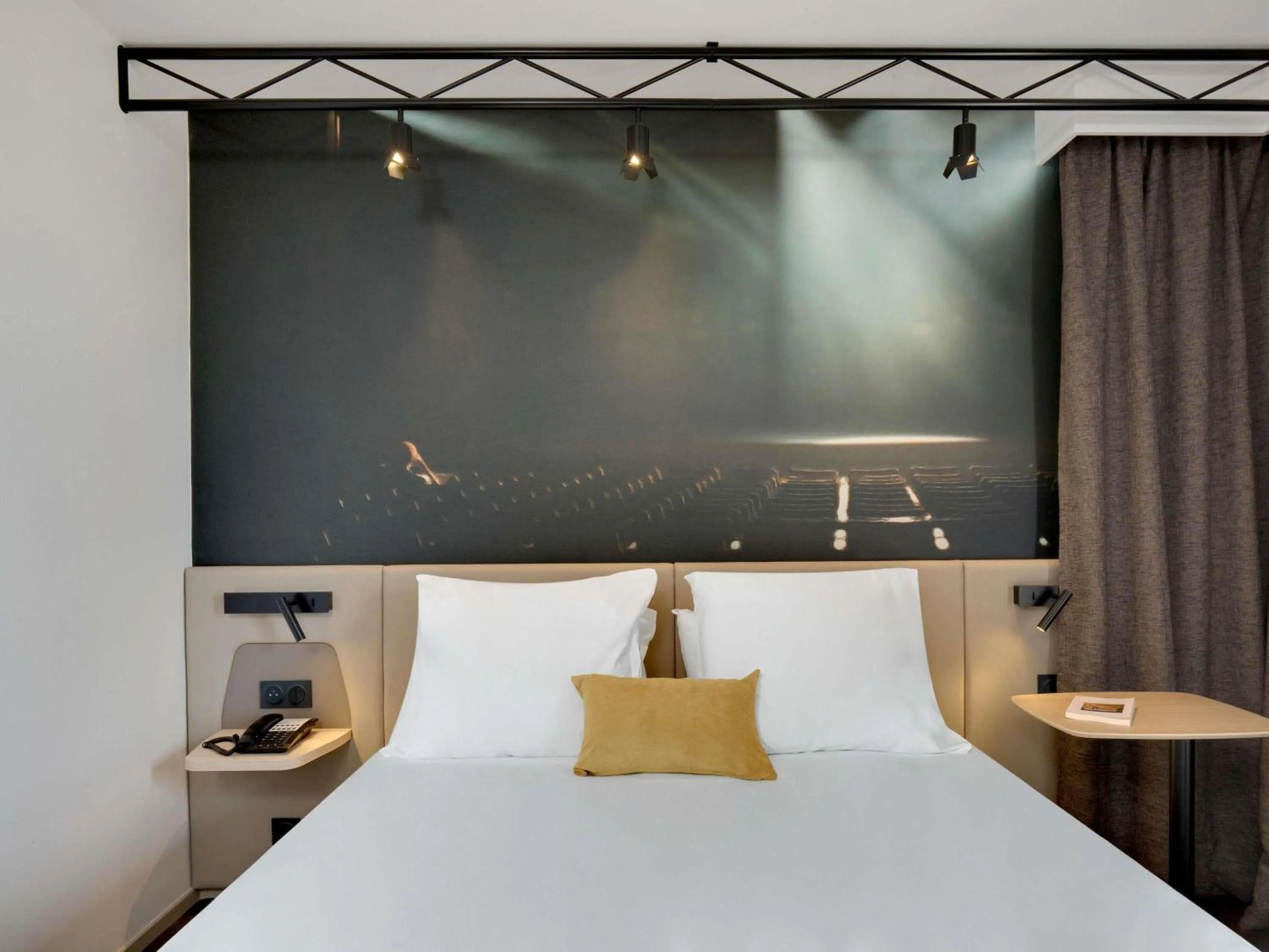 Bedroom, Bed in Mercure Montpellier Centre Comédie