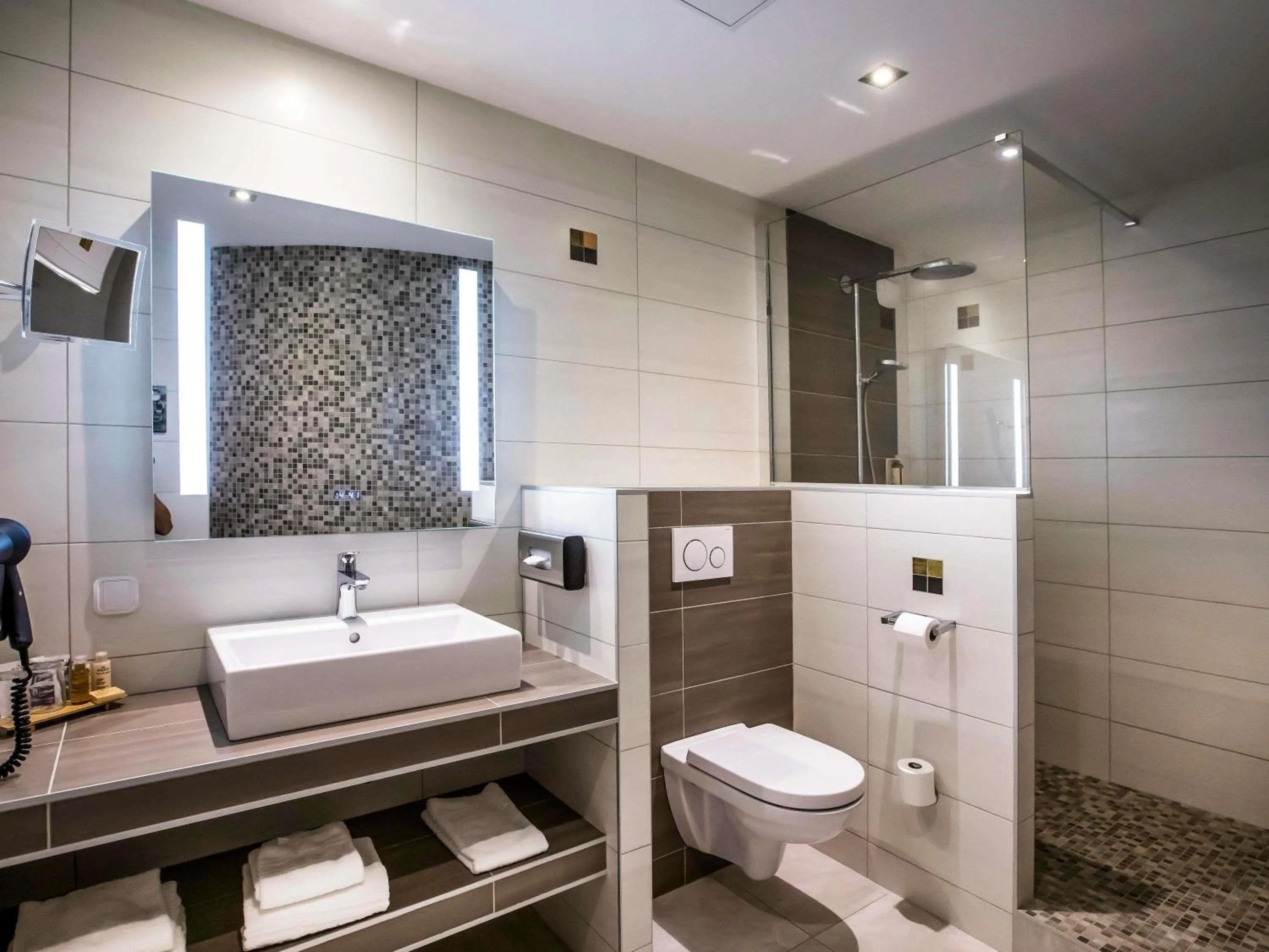 Bedroom in Mercure Montpellier Centre Comédie