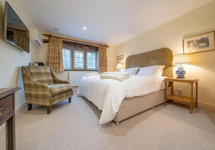 Bed in The Fleece Inn