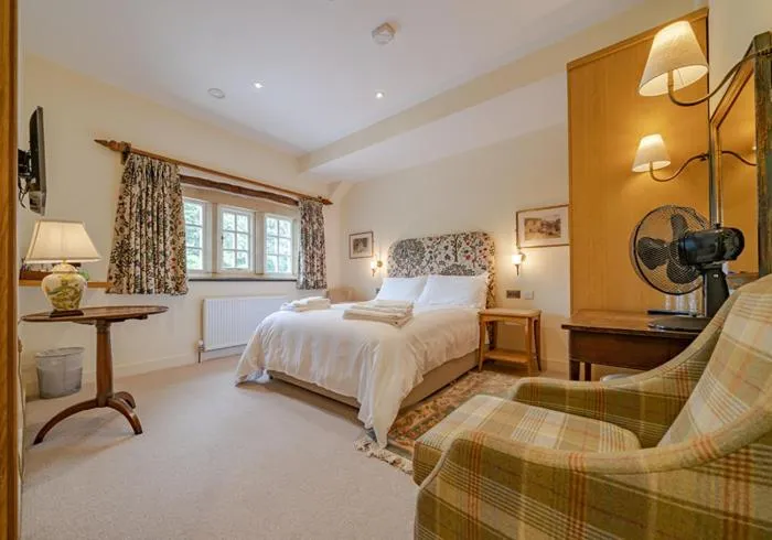 Bed in The Fleece Inn