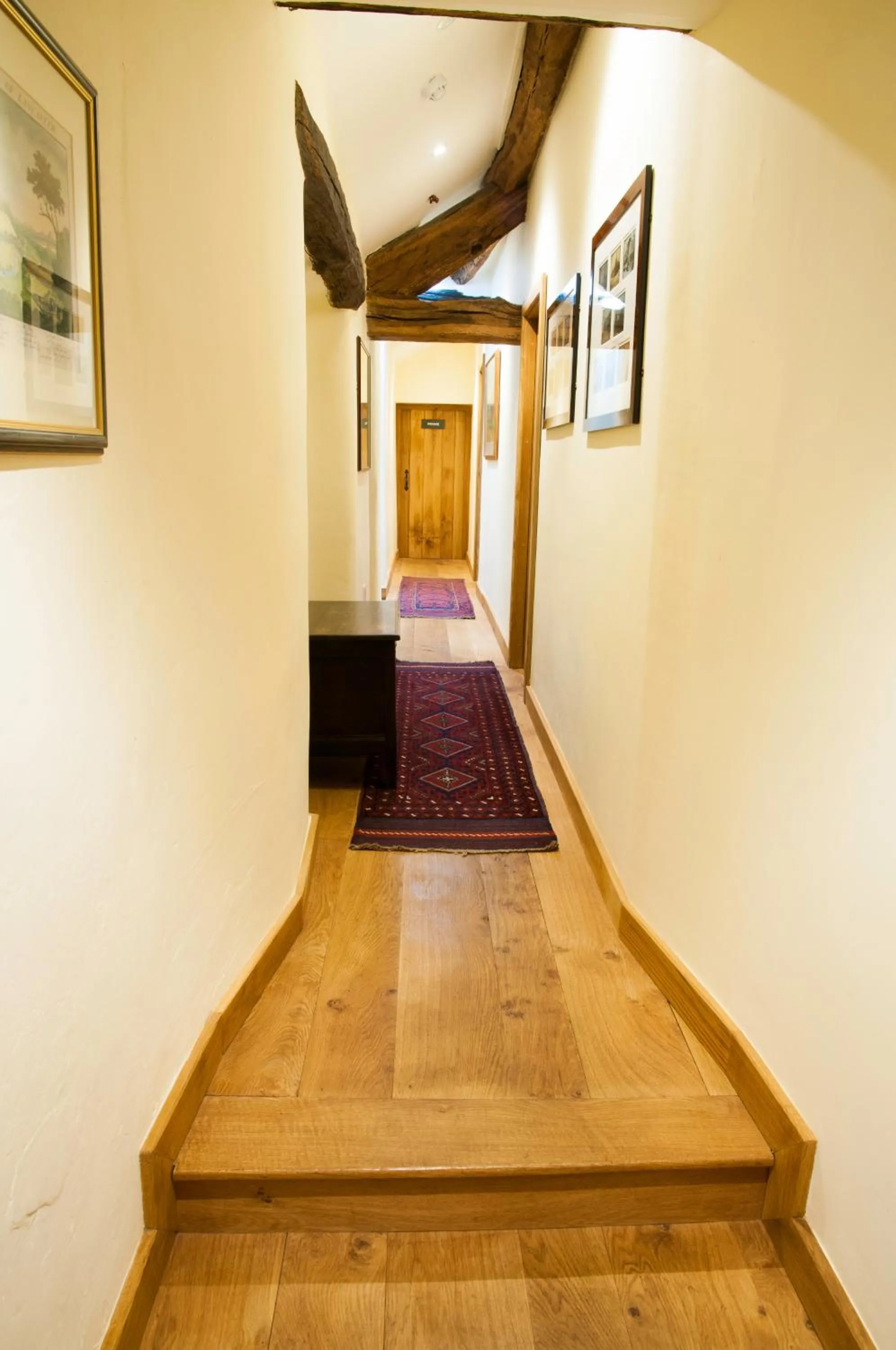 Property building, Bed in The Fleece Inn