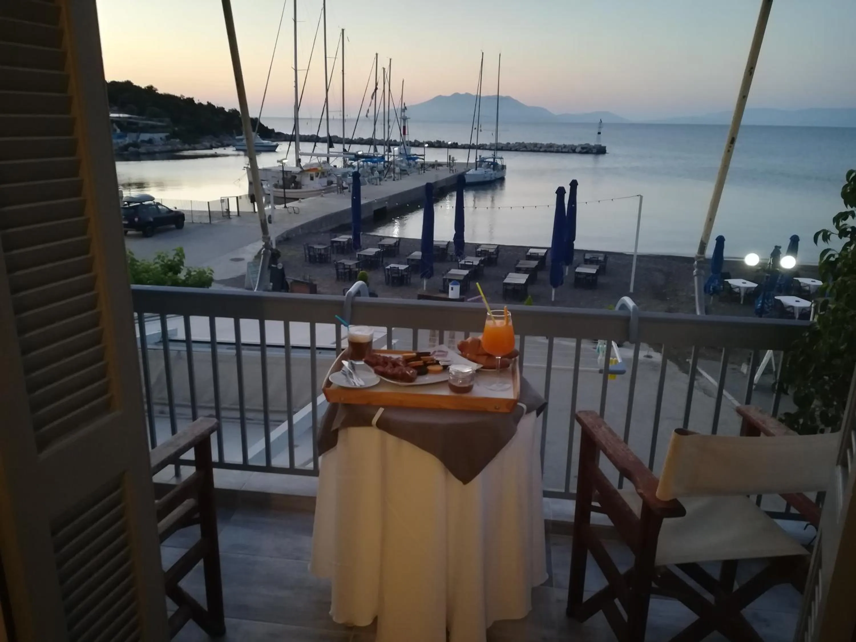 Continental breakfast in marilena