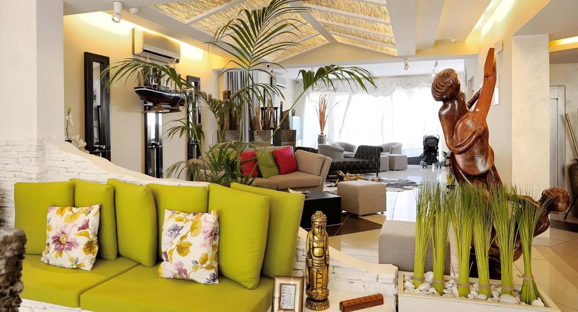 Lobby or reception in Hotel Thea