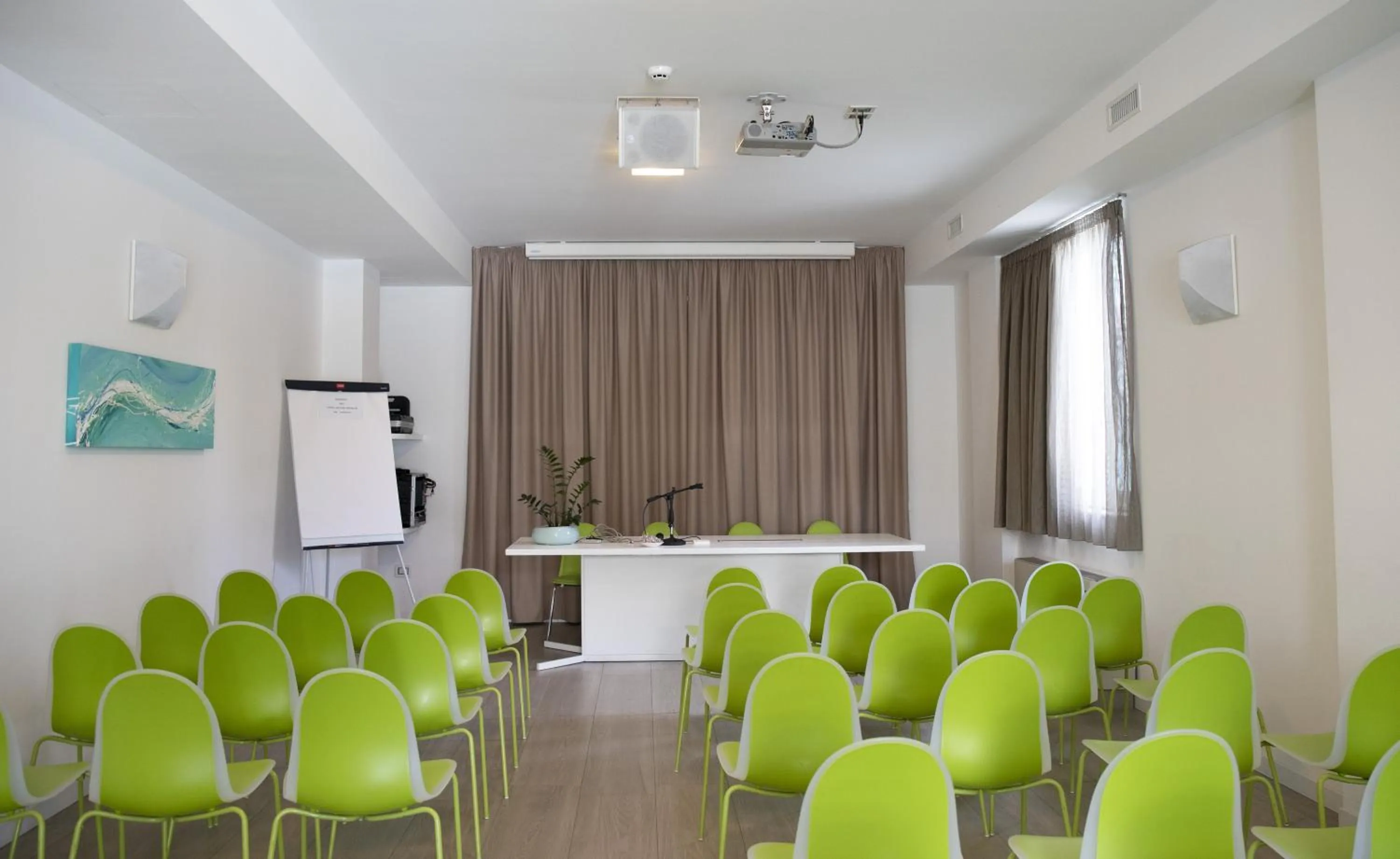 Business facilities in Smeraldo Suites & Spa