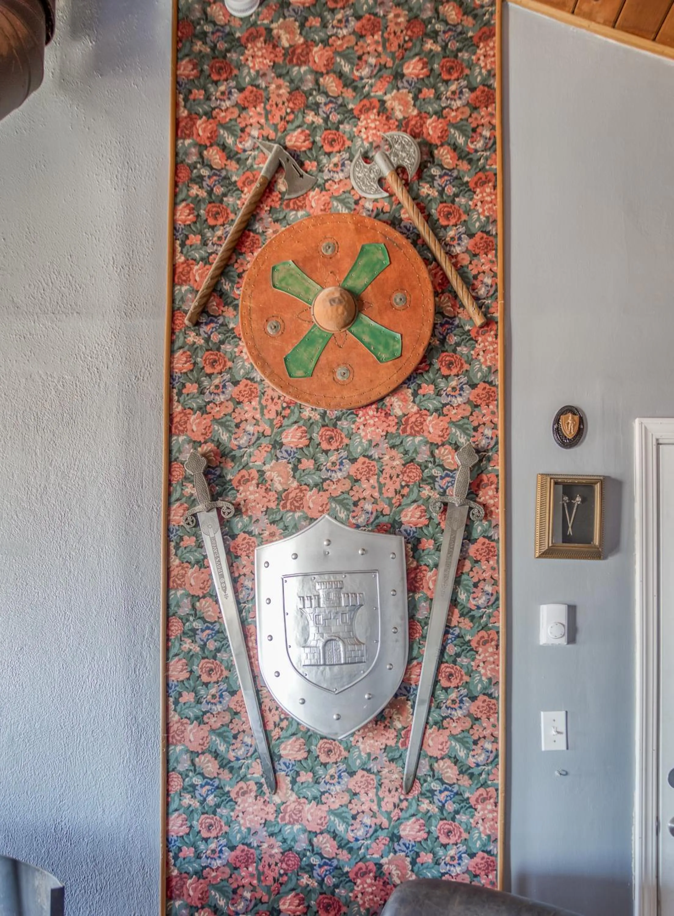 Decorative detail in Moolack Shores Inn