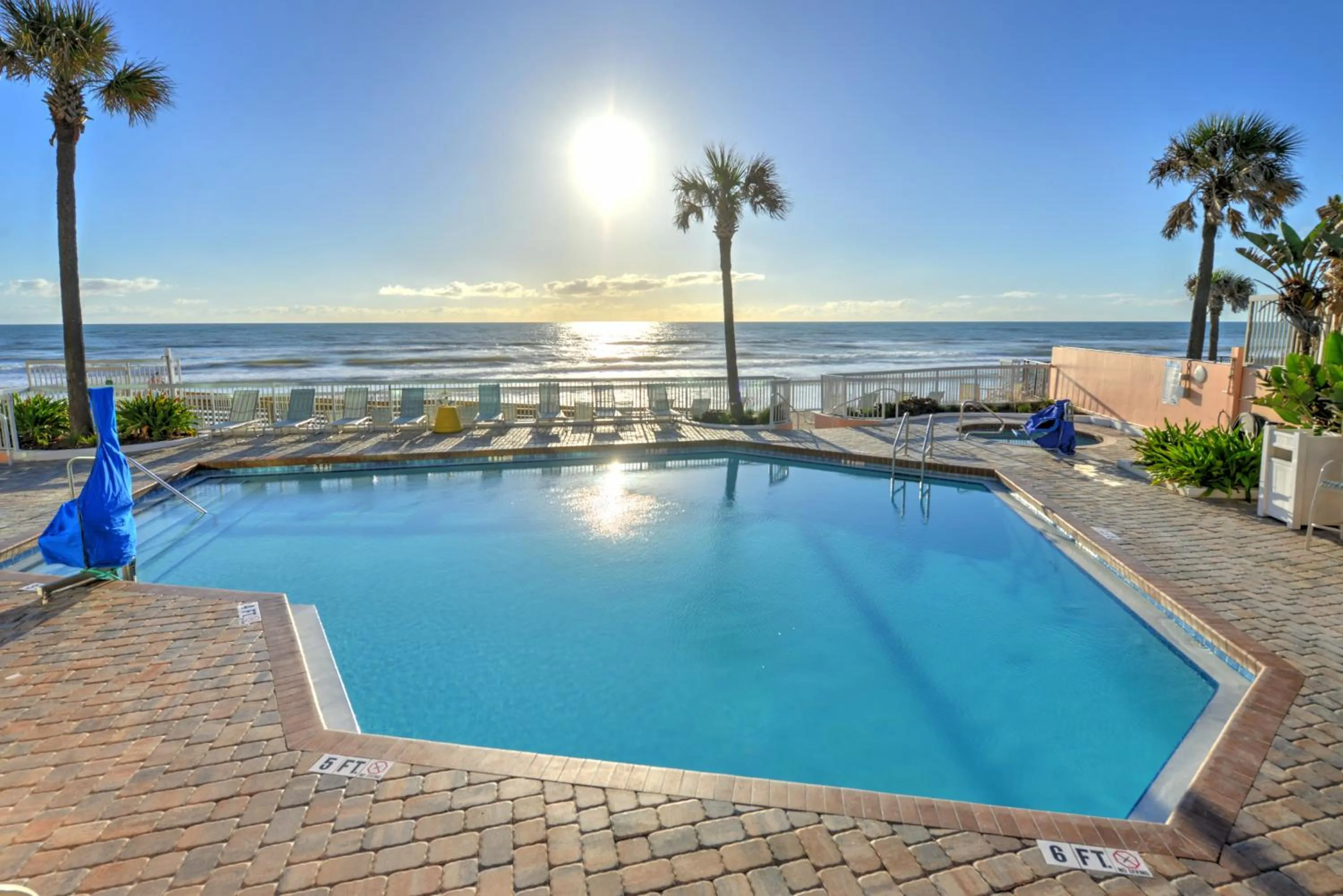Swimming pool in Bahama House - Daytona Beach Shores