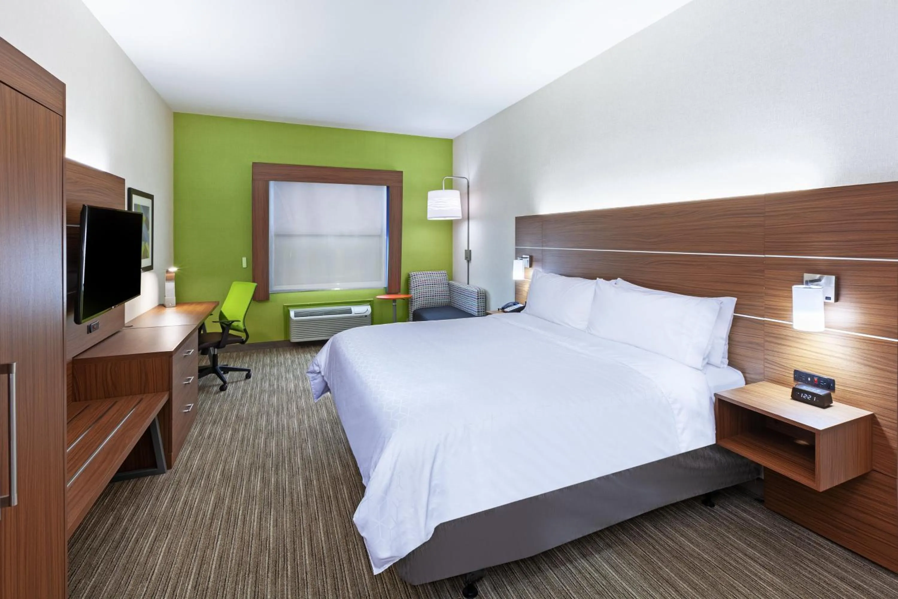 Photo of the whole room, Bed in Holiday Inn Express & Suites Longview South I-20 by IHG
