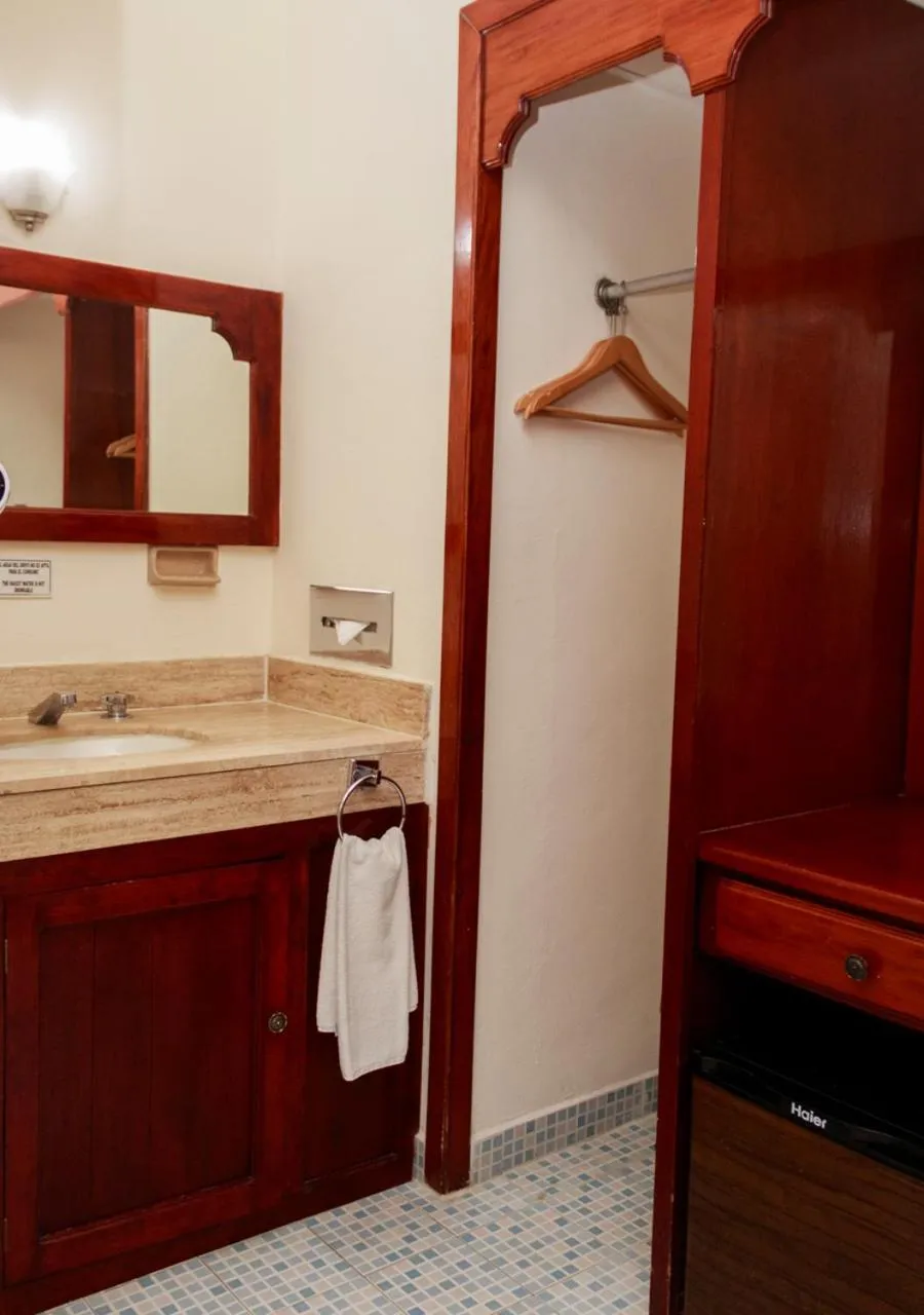 hair dryier in Best Western Hotel Madan