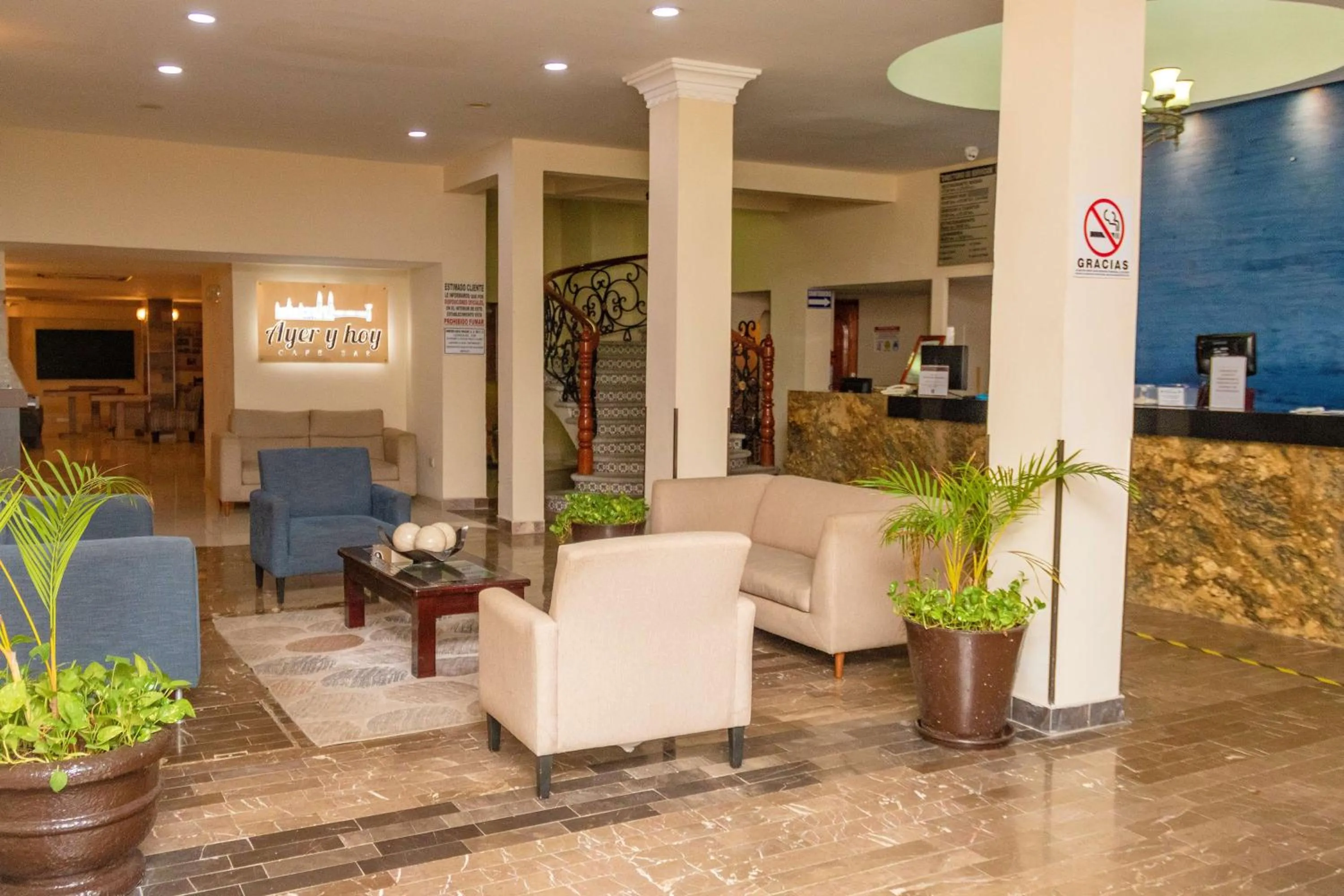 Lobby or reception in Best Western Hotel Madan