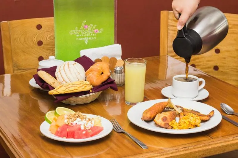 Restaurant/places to eat in Hotel Madan Cárdenas