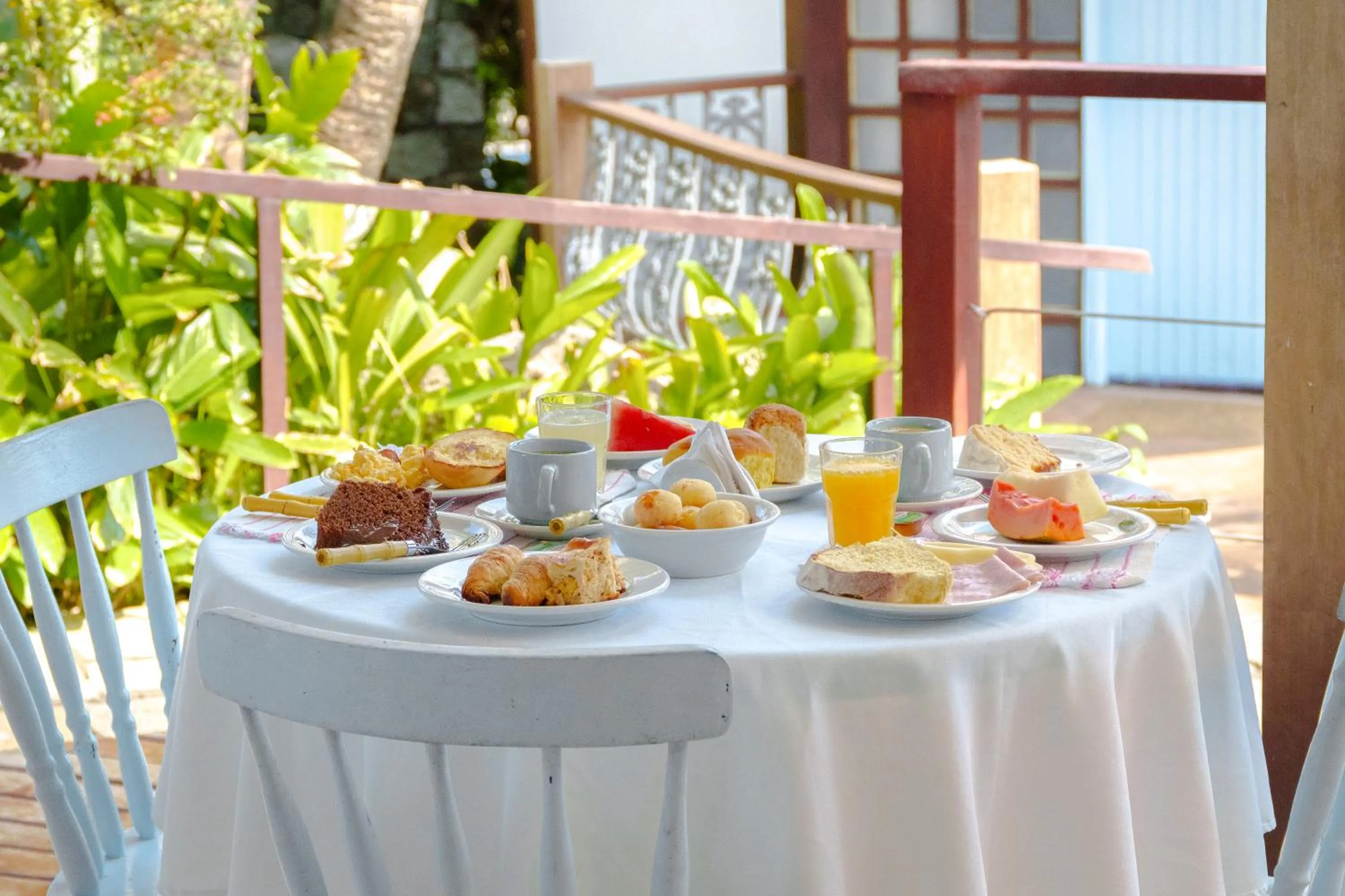 Food and drinks in VELINN Pousada Guarubela Villa Vittoria