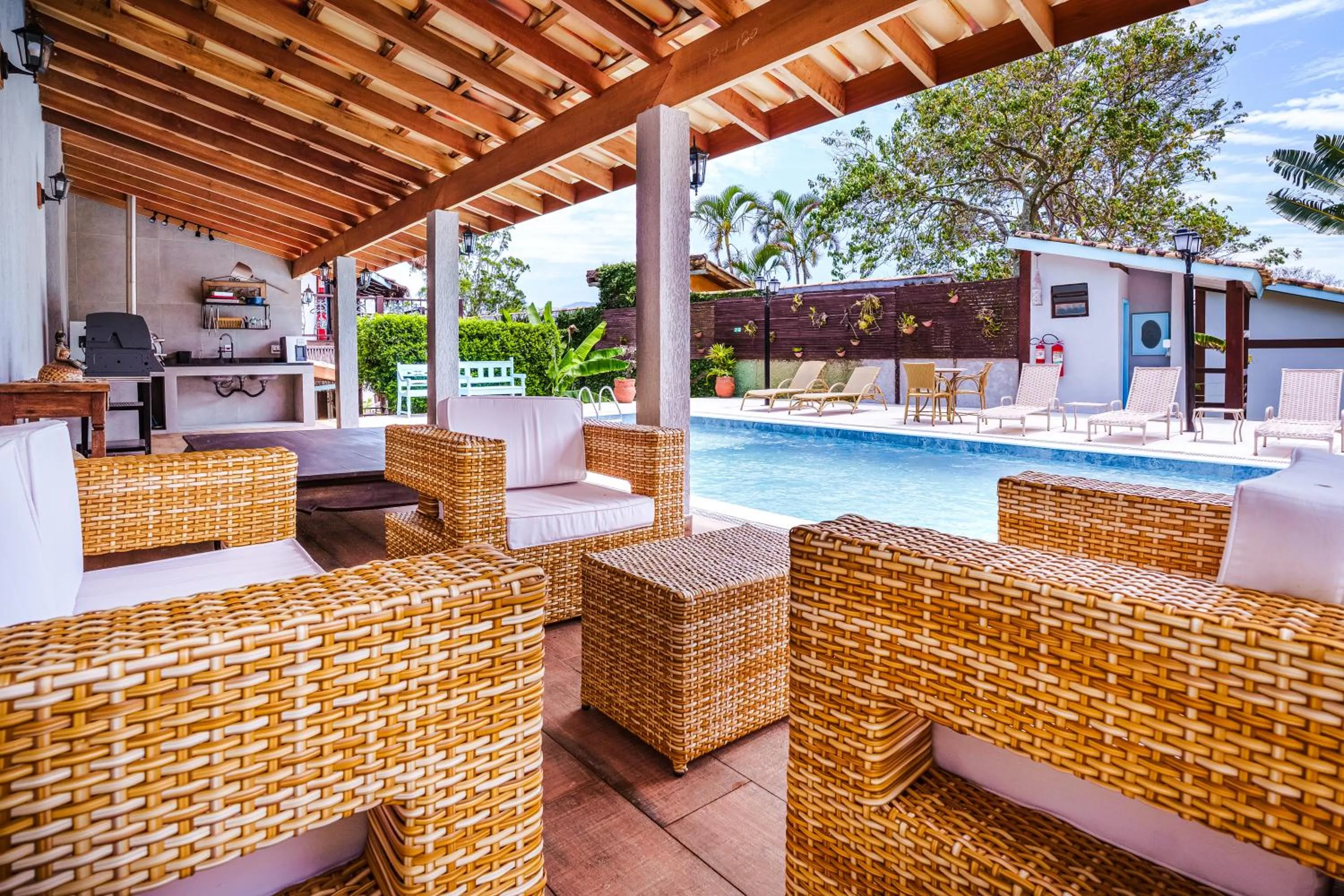 Communal lounge/ TV room in VELINN Pousada Guarubela Villa Vittoria
