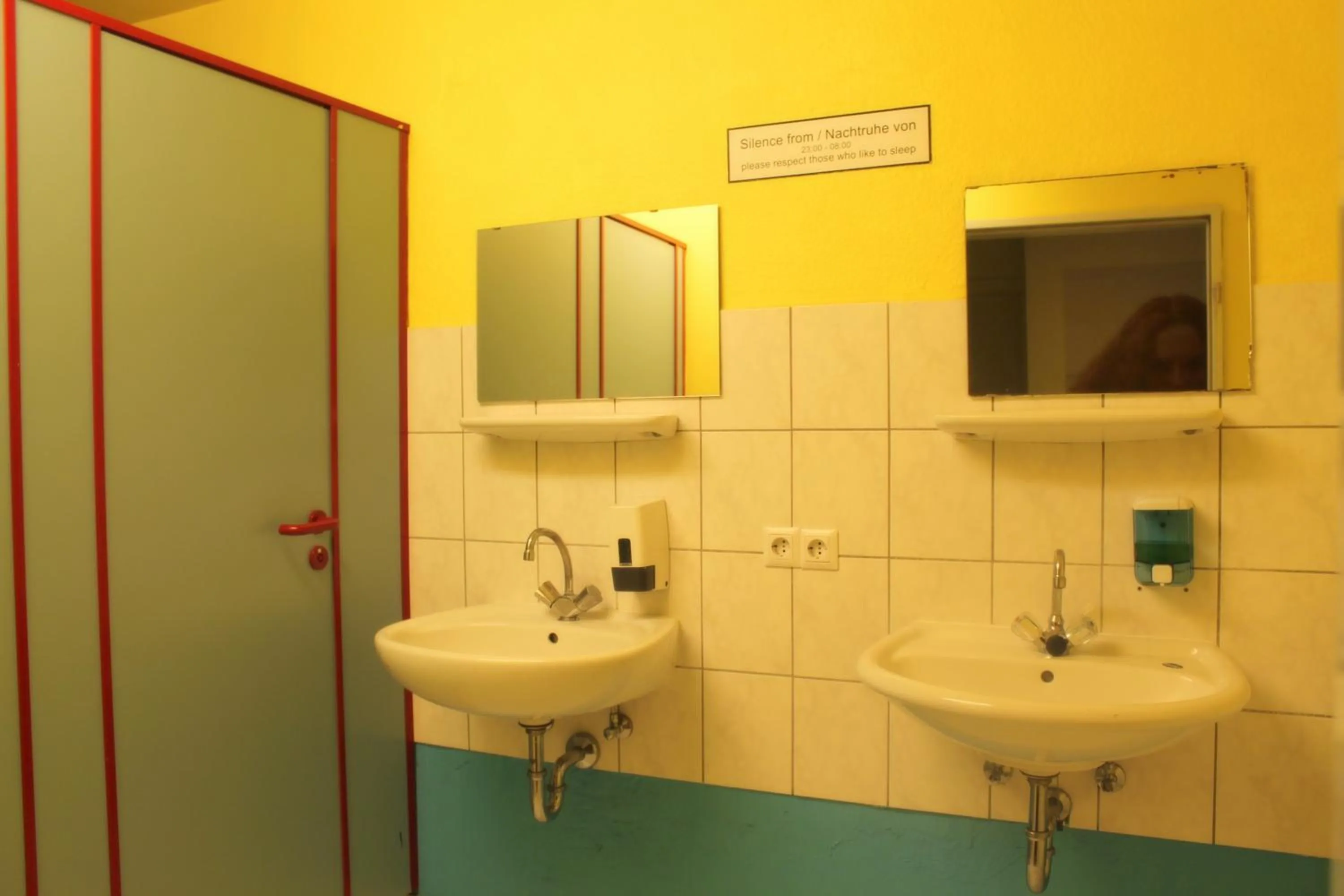 Bathroom in Backpackers Düsseldorf - SELF CHECK-IN